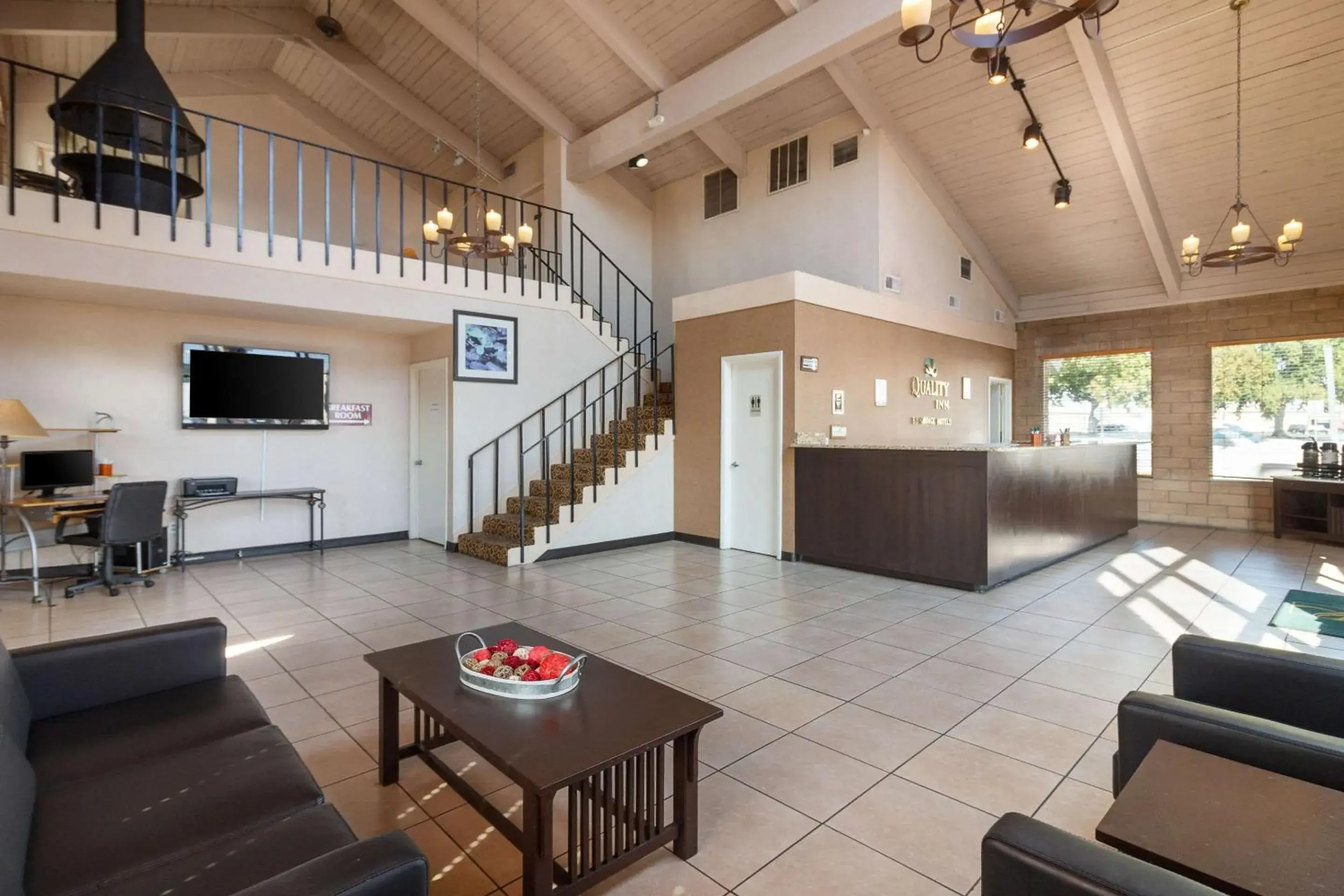 Lobby or reception in Quality Inn Yakima near State Fair Park