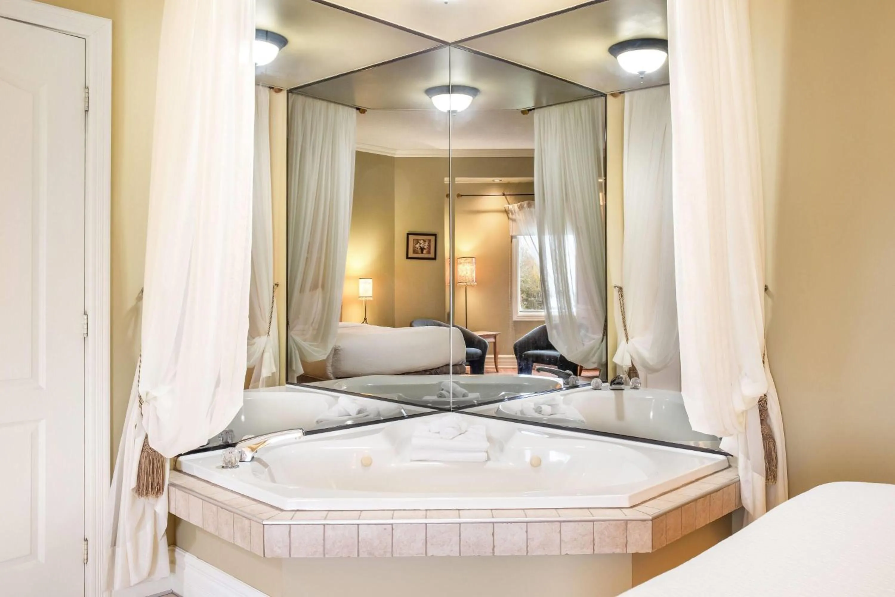 Photo of the whole room in Days Inn by Wyndham Berthierville