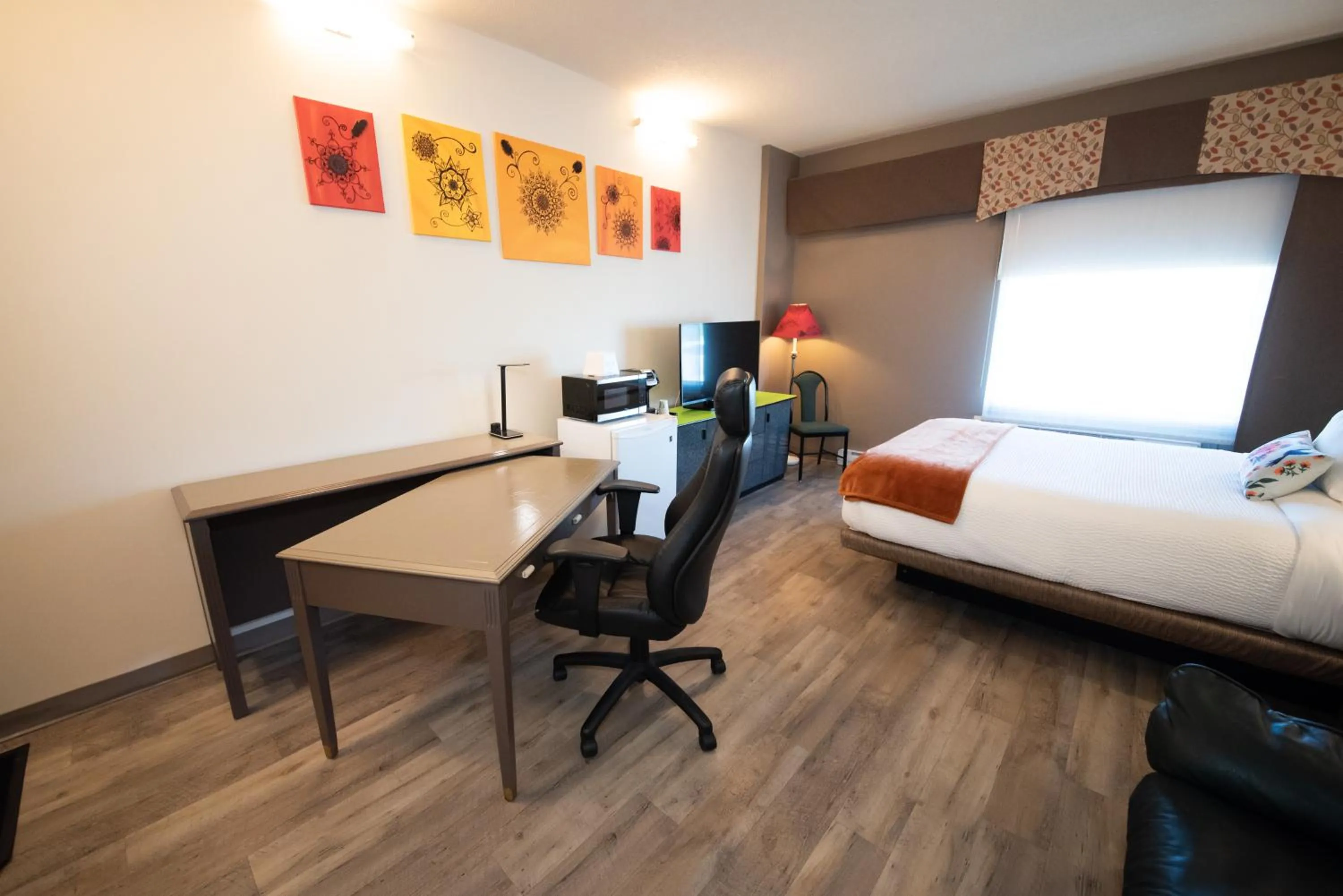 Photo of the whole room, Bed in Days Inn by Wyndham Berthierville