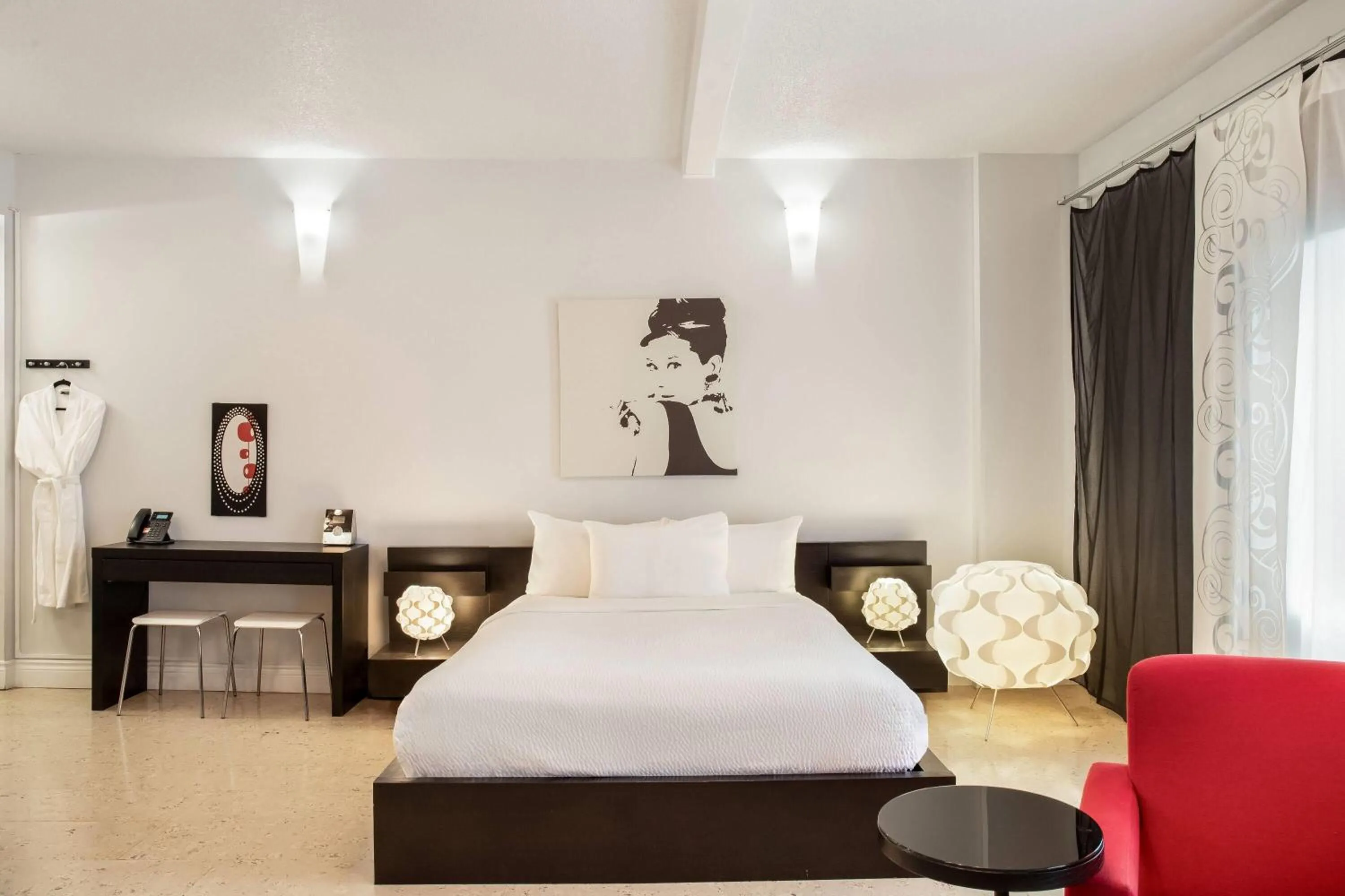 Photo of the whole room, Bed in Days Inn by Wyndham Berthierville