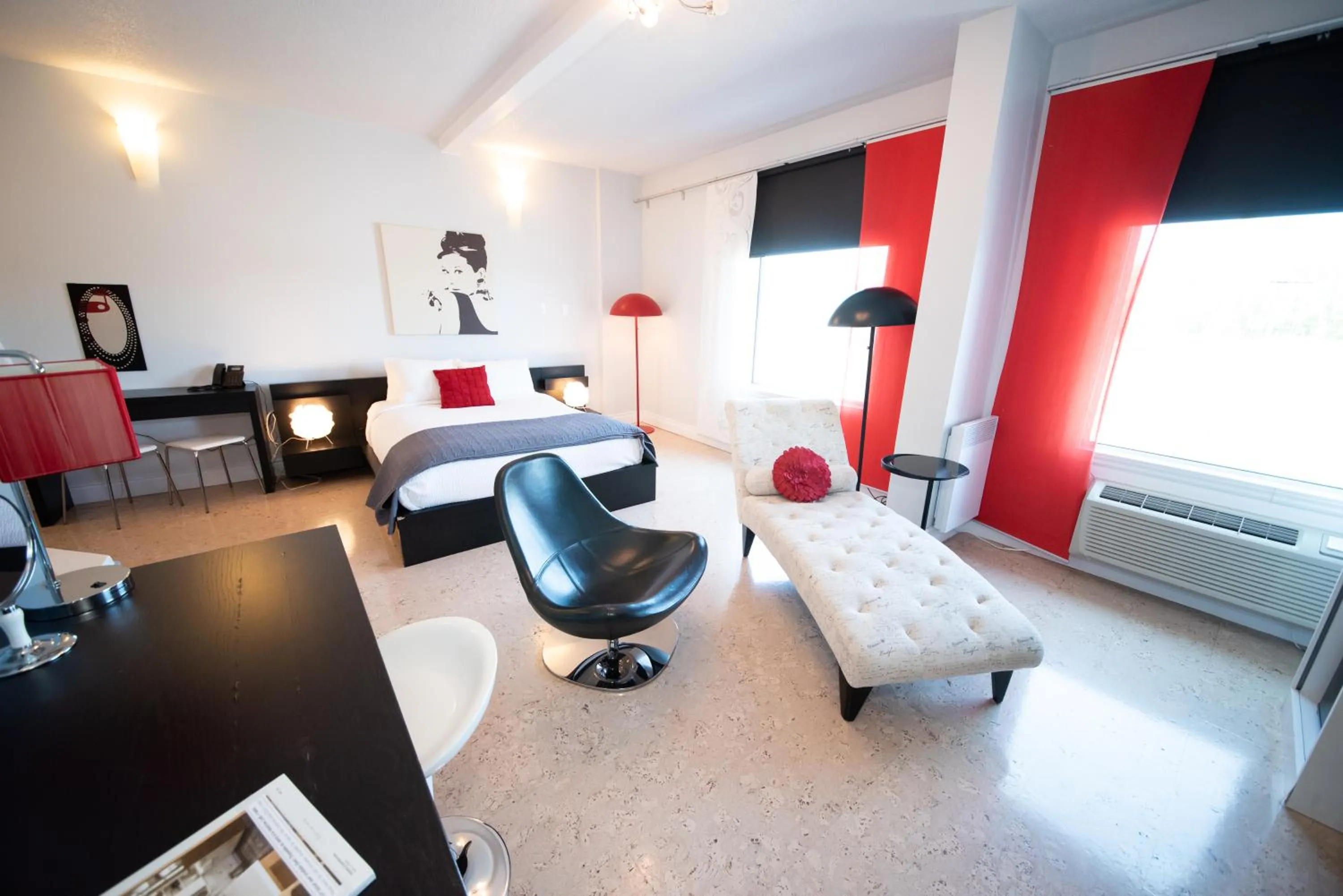 Photo of the whole room, Bed in Days Inn by Wyndham Berthierville