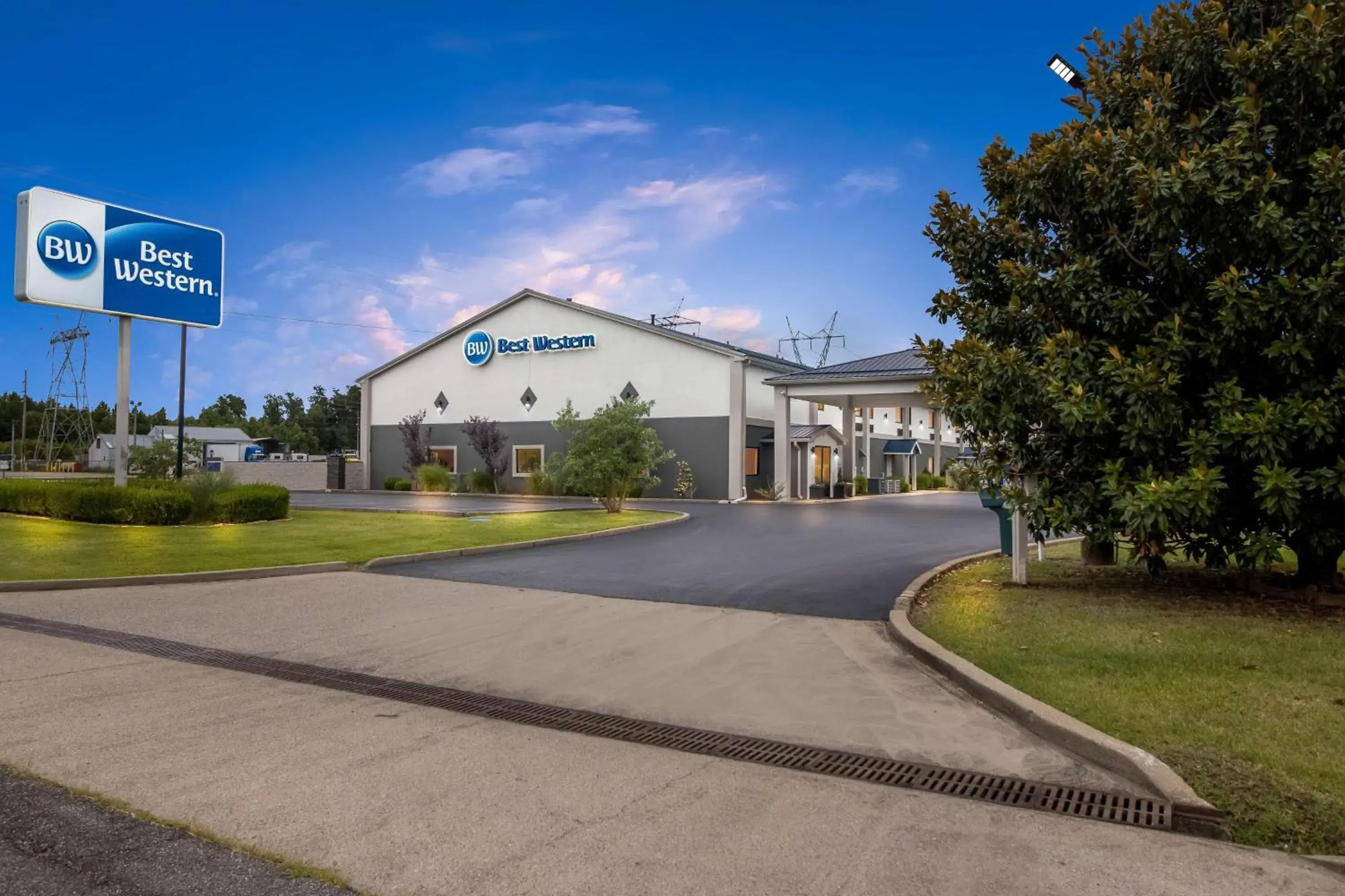 Property building in Best Western Paducah Inn Property building in Best Western Paducah Inn