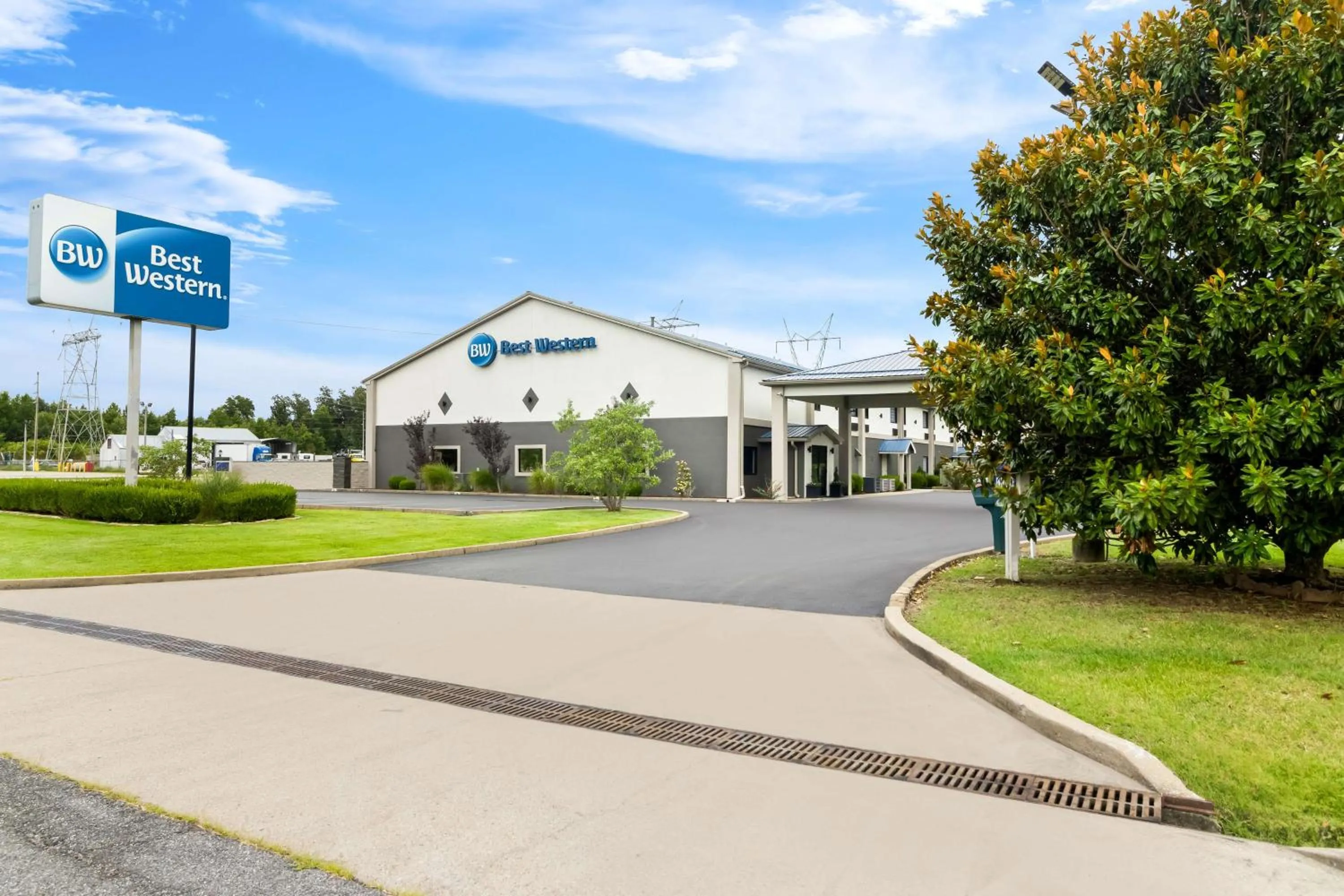 Property building in Best Western Paducah Inn