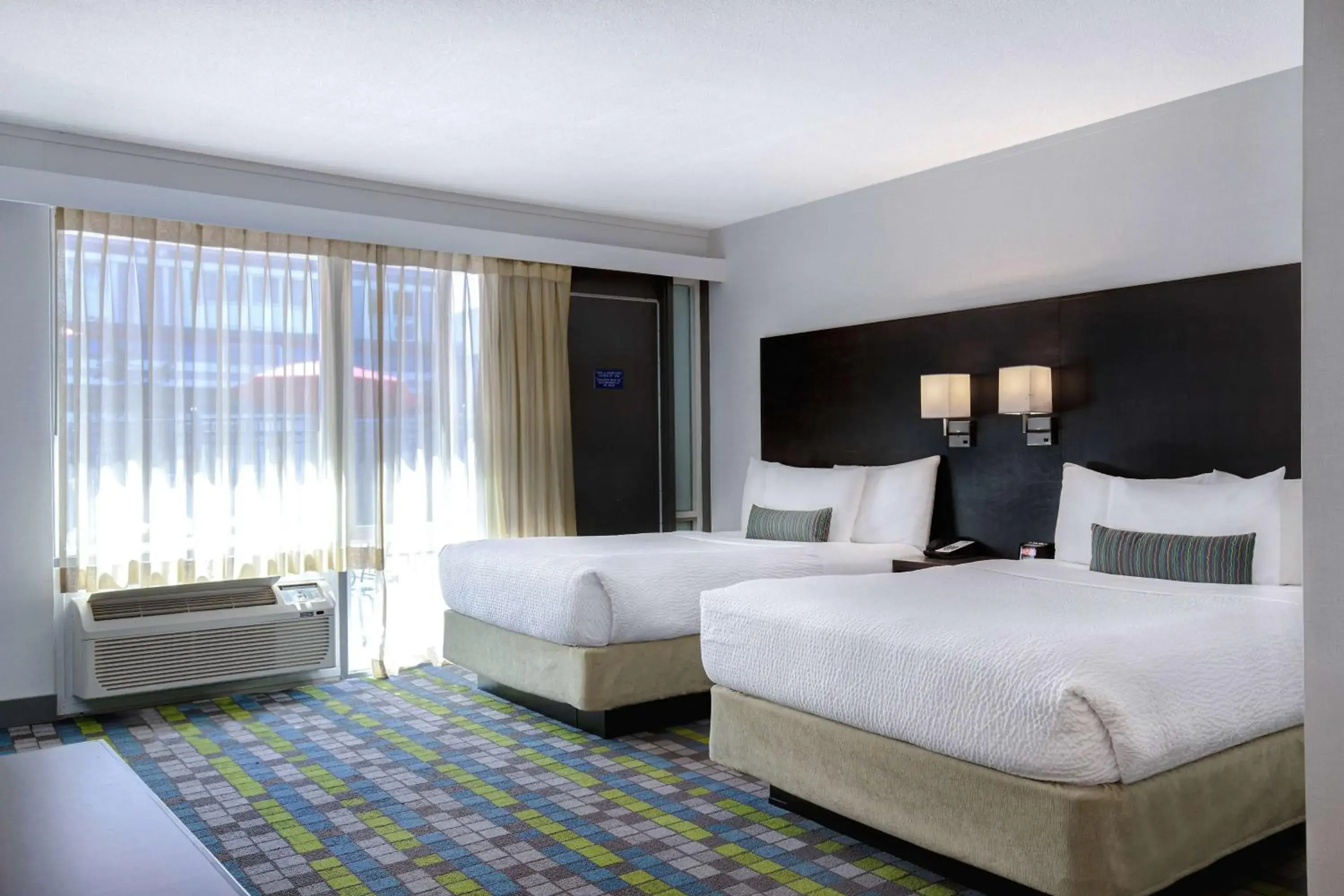 Photo of the whole room, Bed in Days Inn by Wyndham Victoria Airport Sidney Photo of the whole room, Bed in Days Inn by Wyndham Victoria Airport Sidney