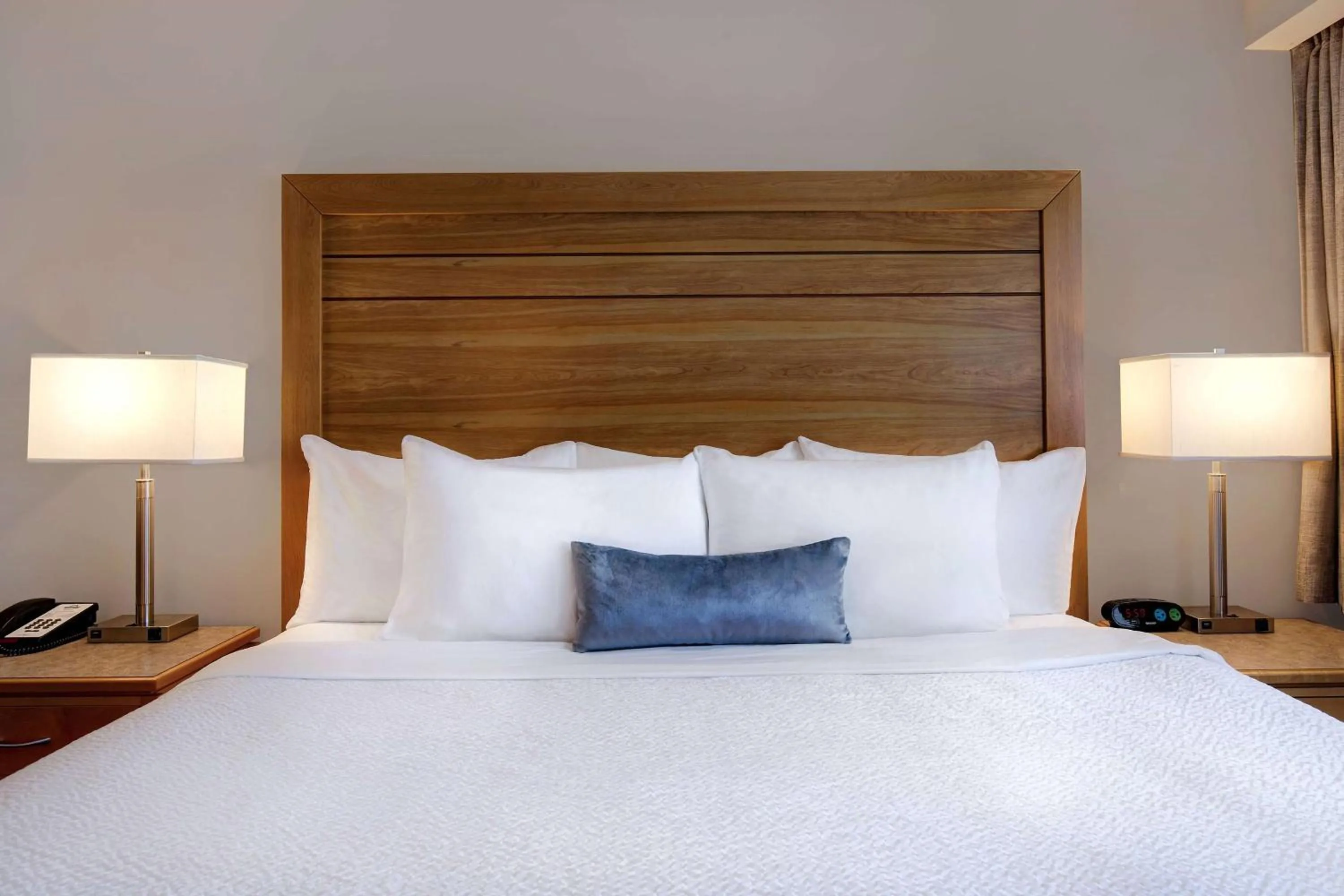 Photo of the whole room, Bed in Days Inn by Wyndham Victoria Airport Sidney