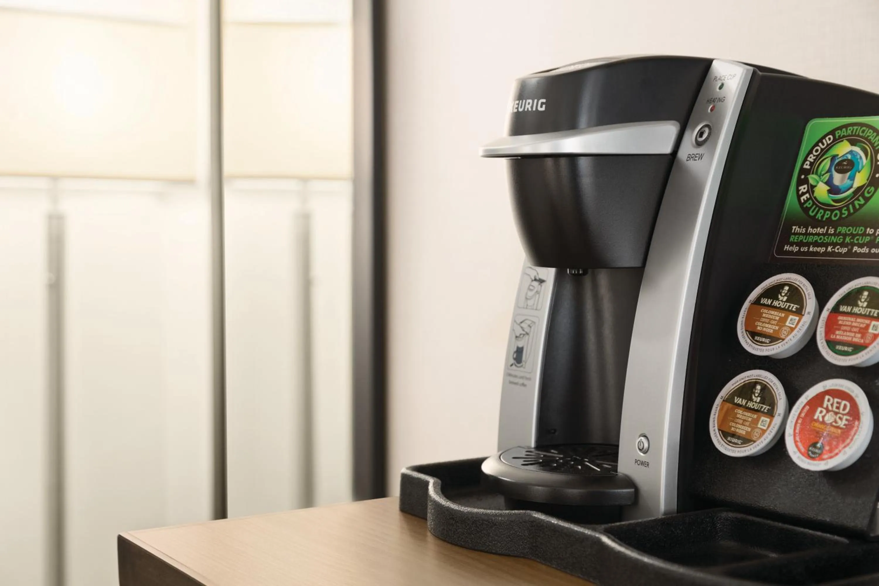 Coffee/tea facilities in Days Inn by Wyndham Victoria Airport Sidney