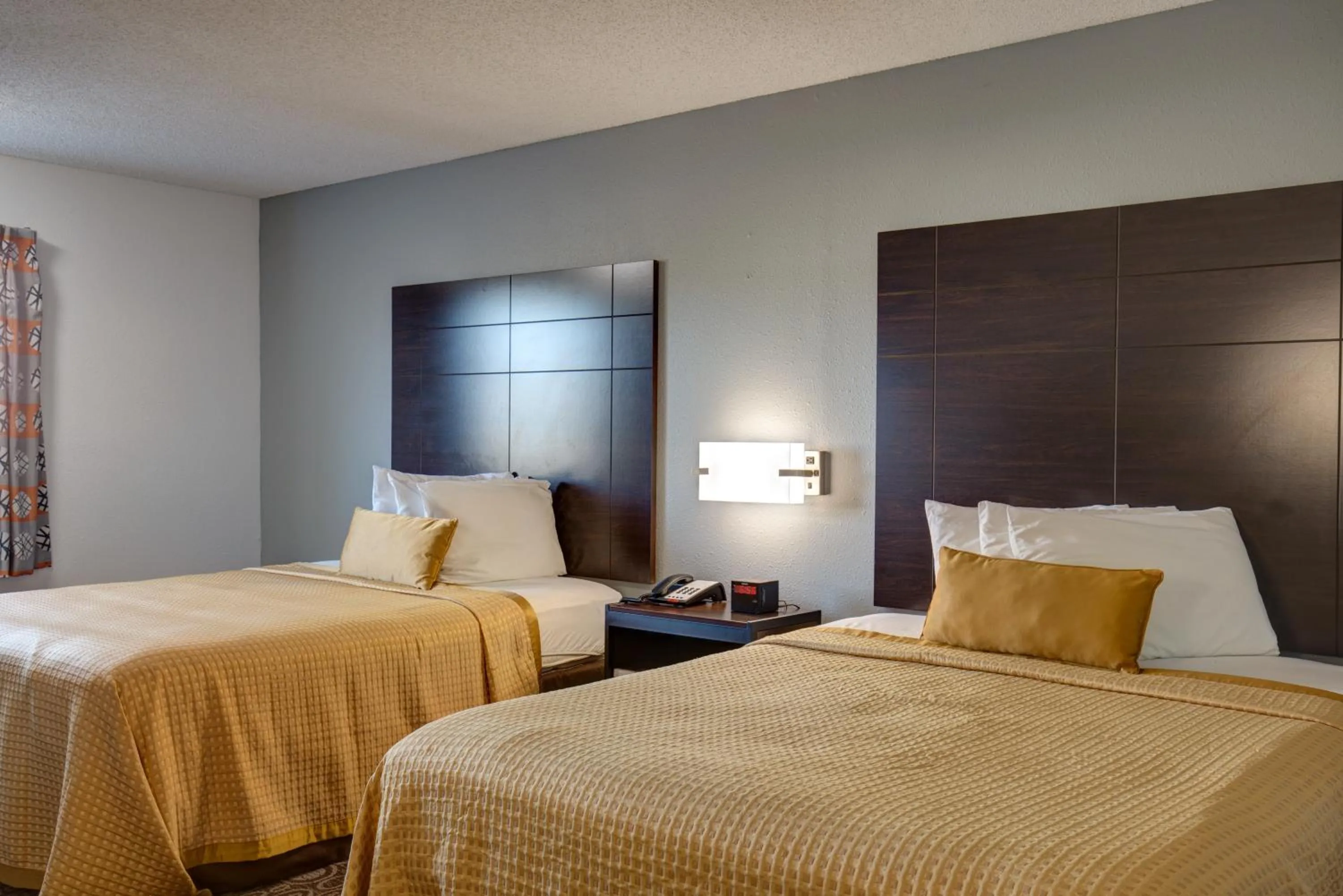 Bedroom, Bed in Southern Oaks Inn