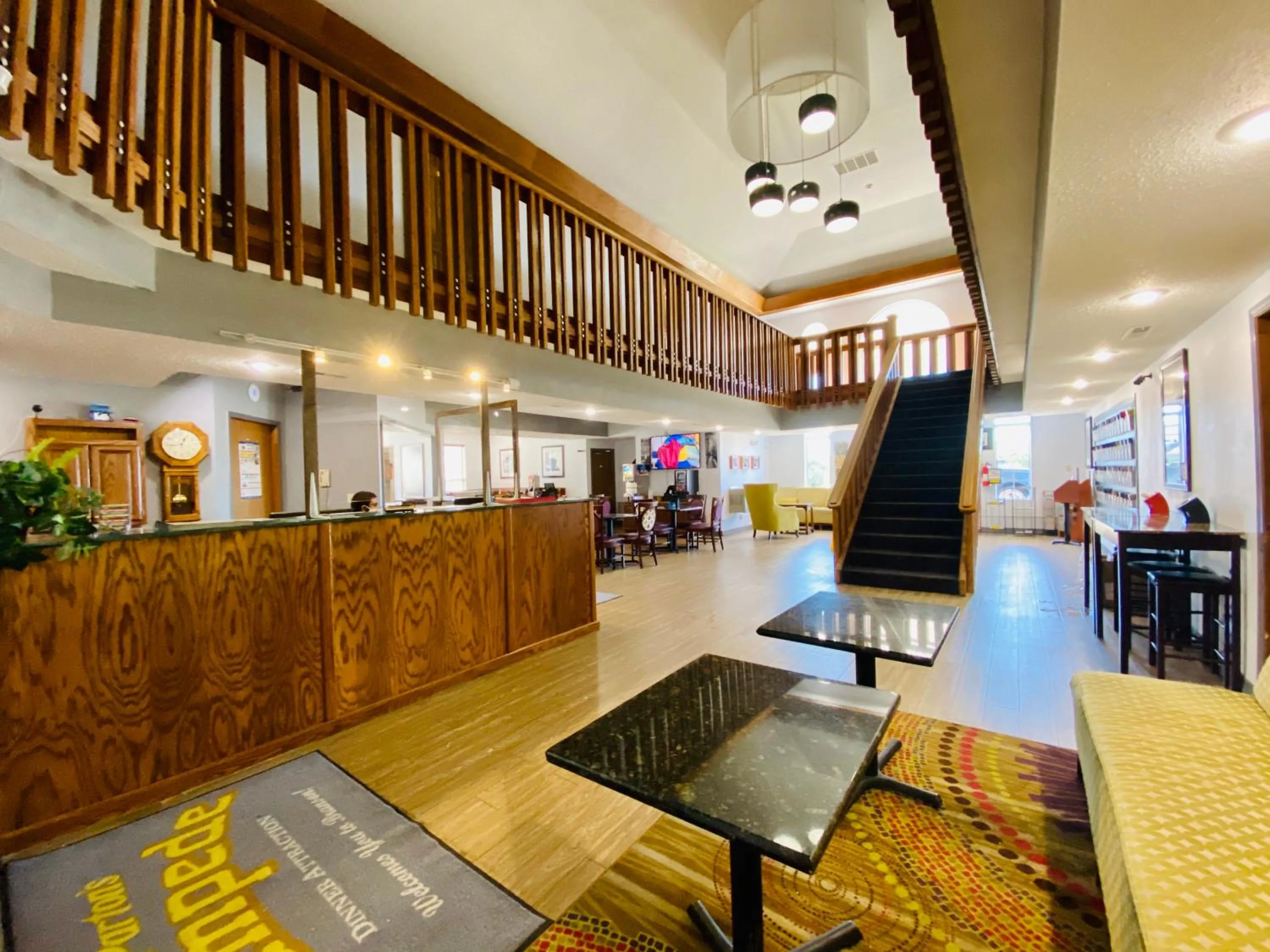 Lobby or reception in Howard Johnson by Wyndham Branson Theatre District