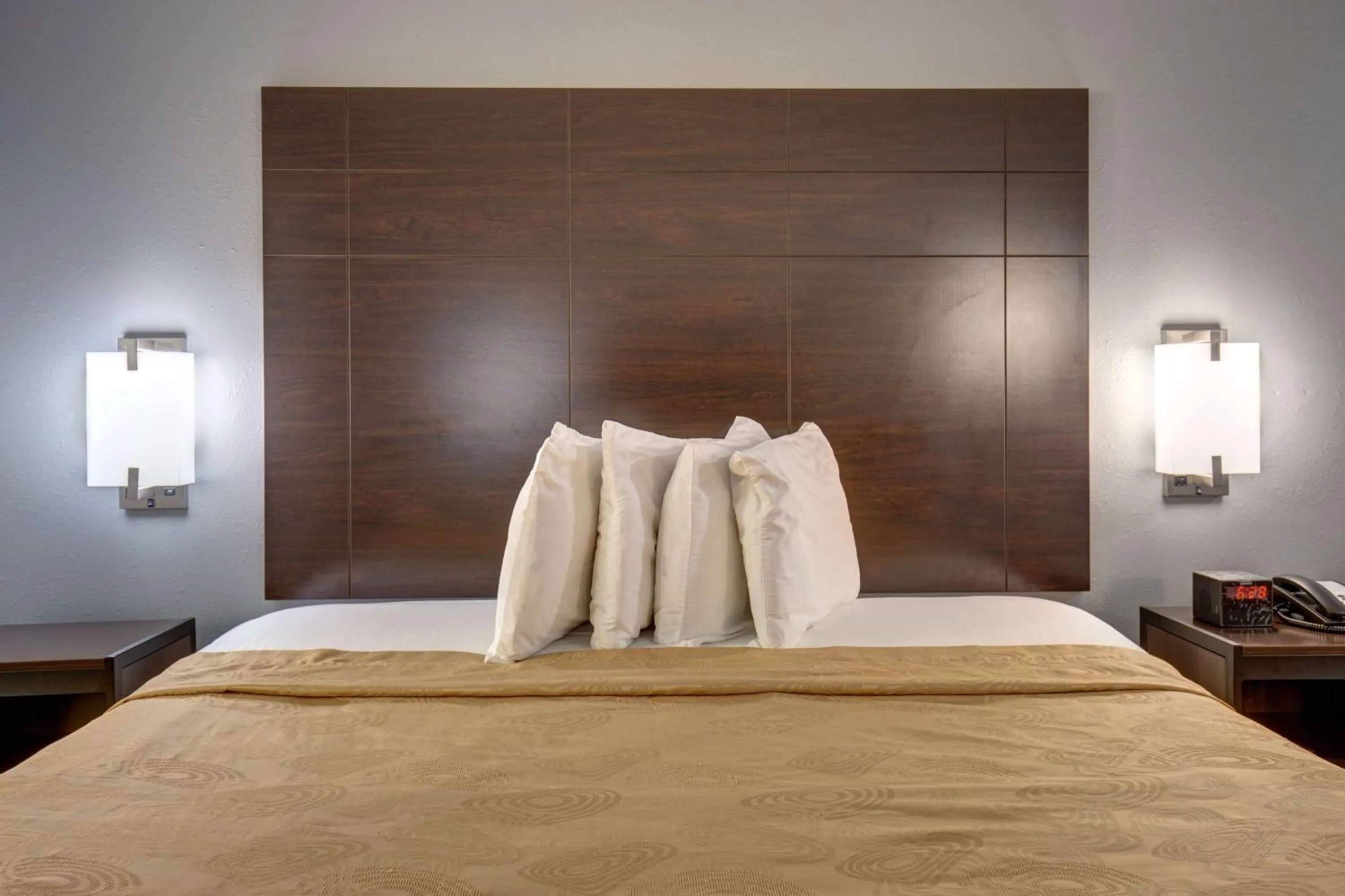 Photo of the whole room, Bed in Southern Oaks Inn