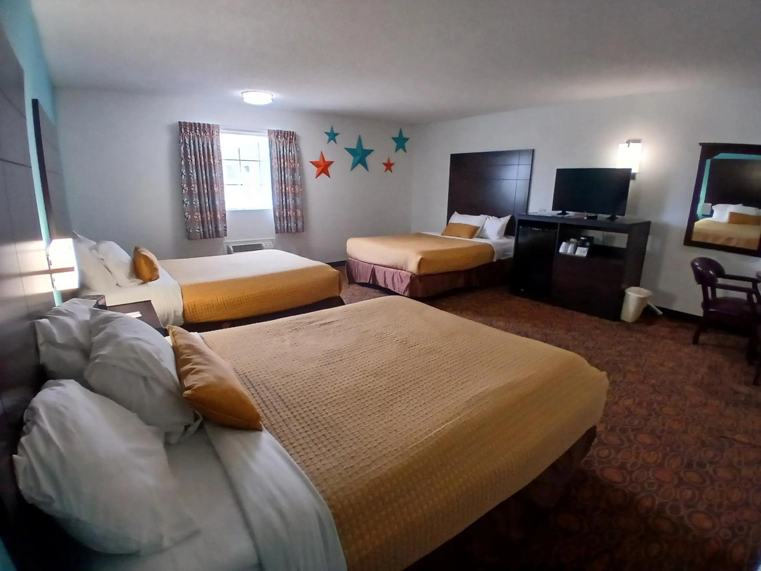 Bed in Howard Johnson by Wyndham Branson Theatre District