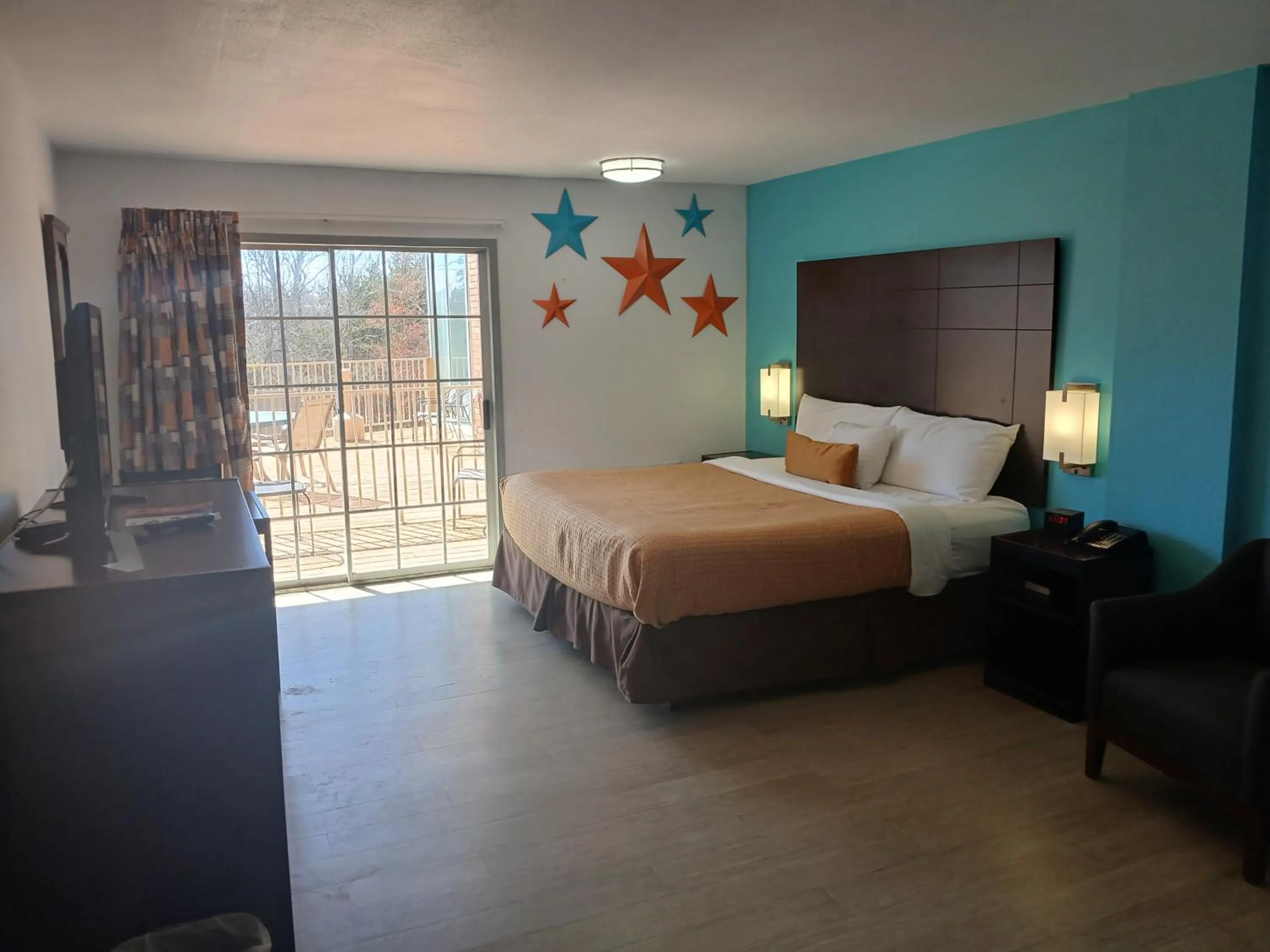 Bed in Howard Johnson by Wyndham Branson Theatre District