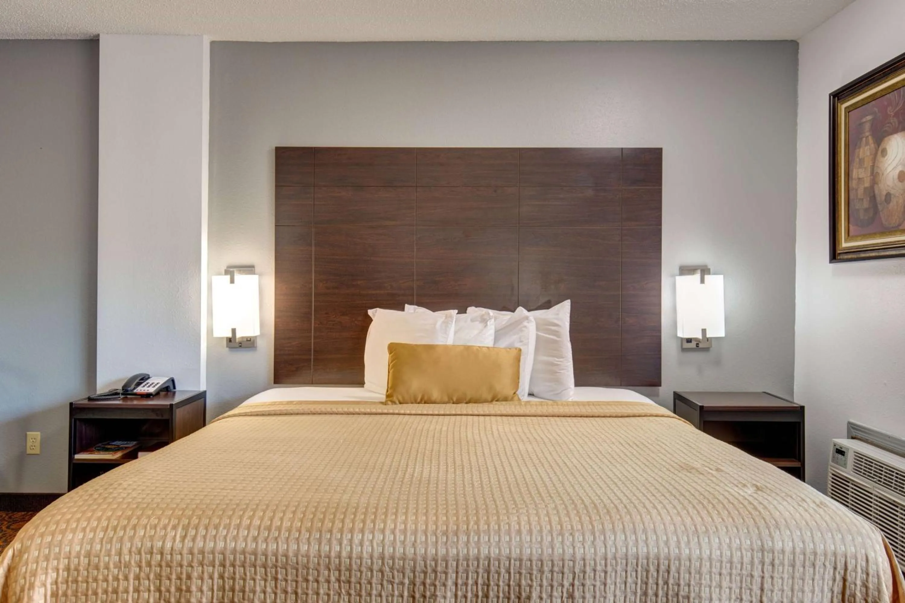 Photo of the whole room, Bed in Southern Oaks Inn