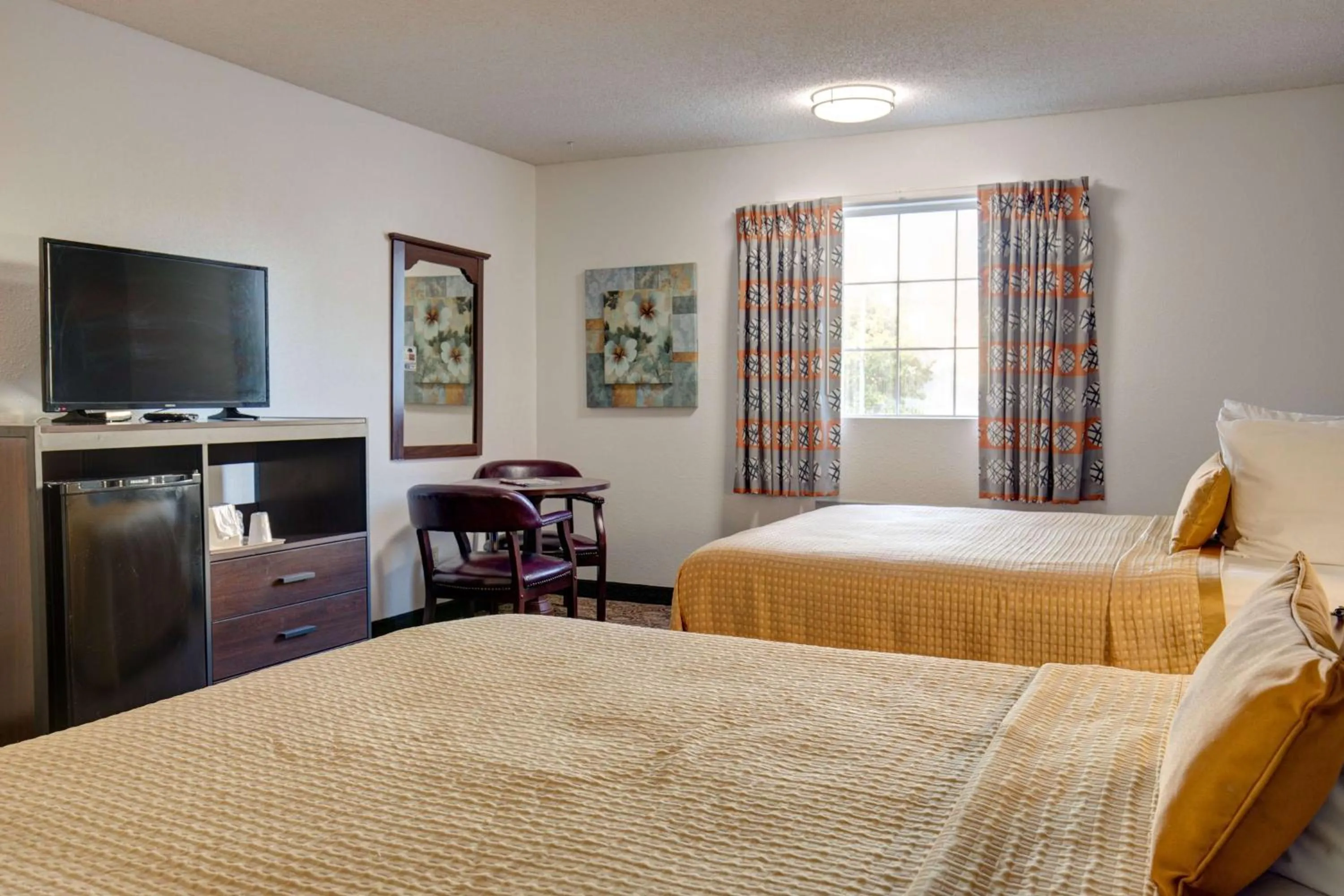 Photo of the whole room, Bed in Southern Oaks Inn