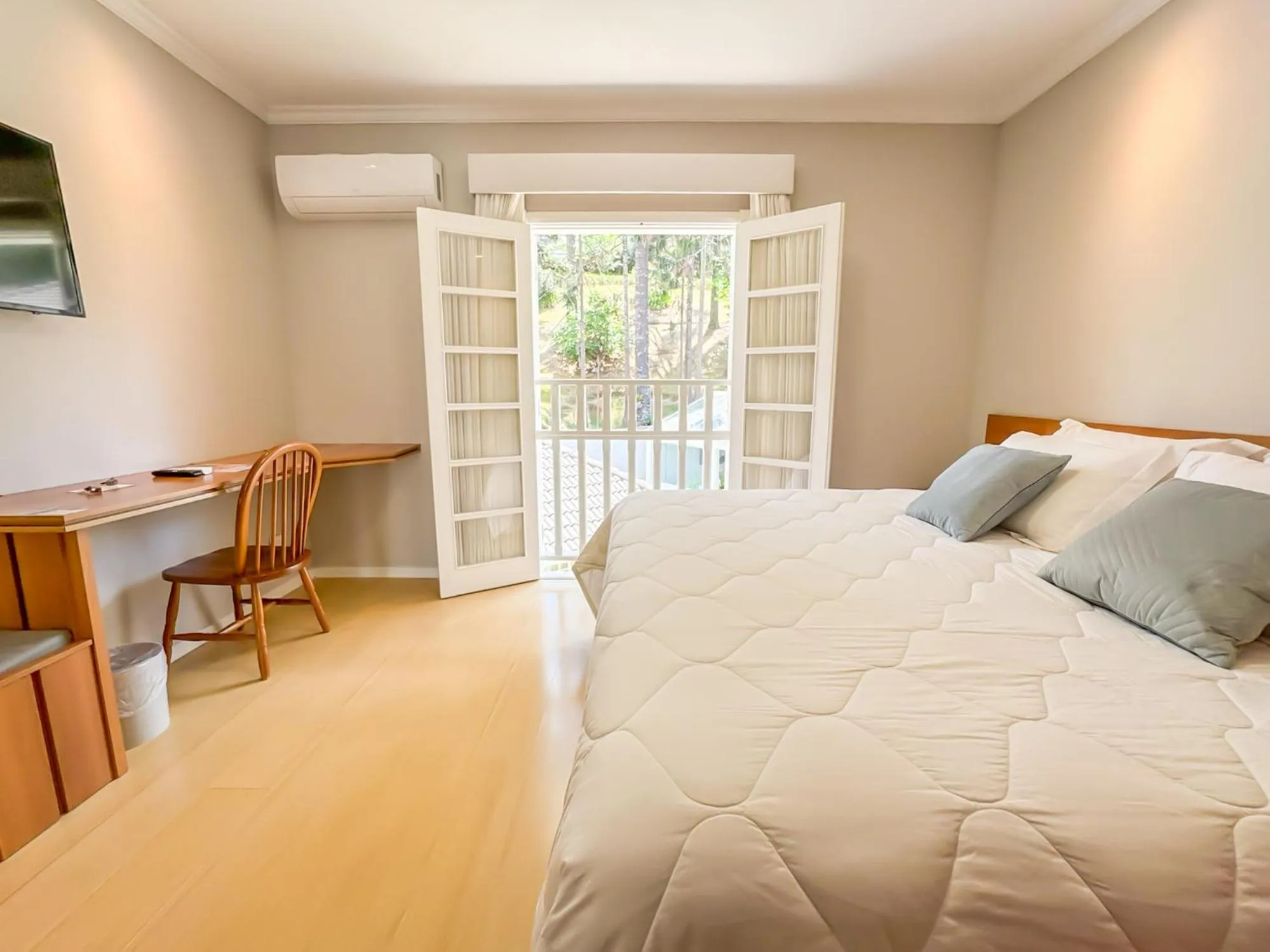 Bedroom, Bed in Pousada Nacional Inn Campos do Jordão