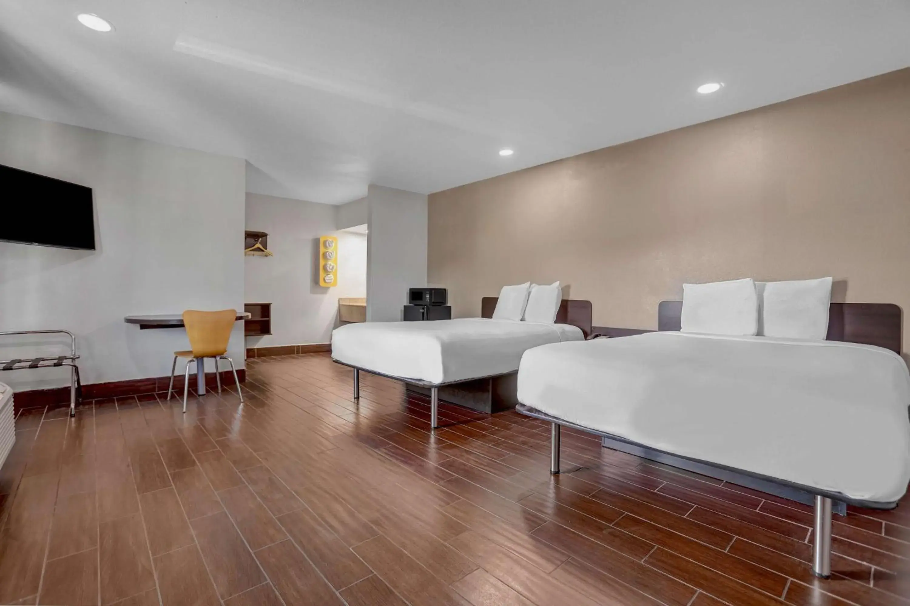 Photo of the whole room in Motel 6-Ukiah, CA - North Photo of the whole room in Motel 6-Ukiah, CA - North