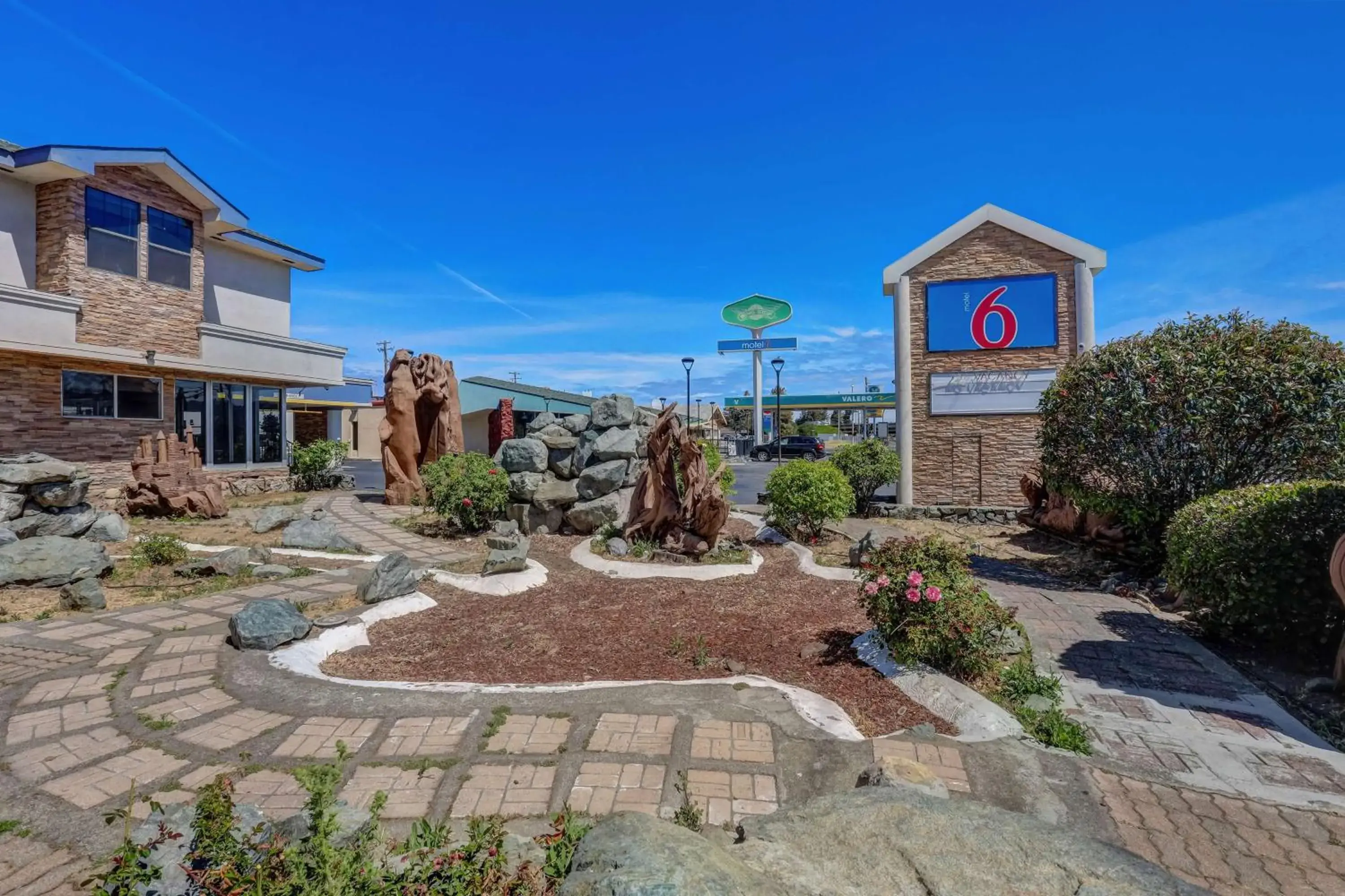 Property building in Motel 6-Ukiah, CA - North Property building in Motel 6-Ukiah, CA - North