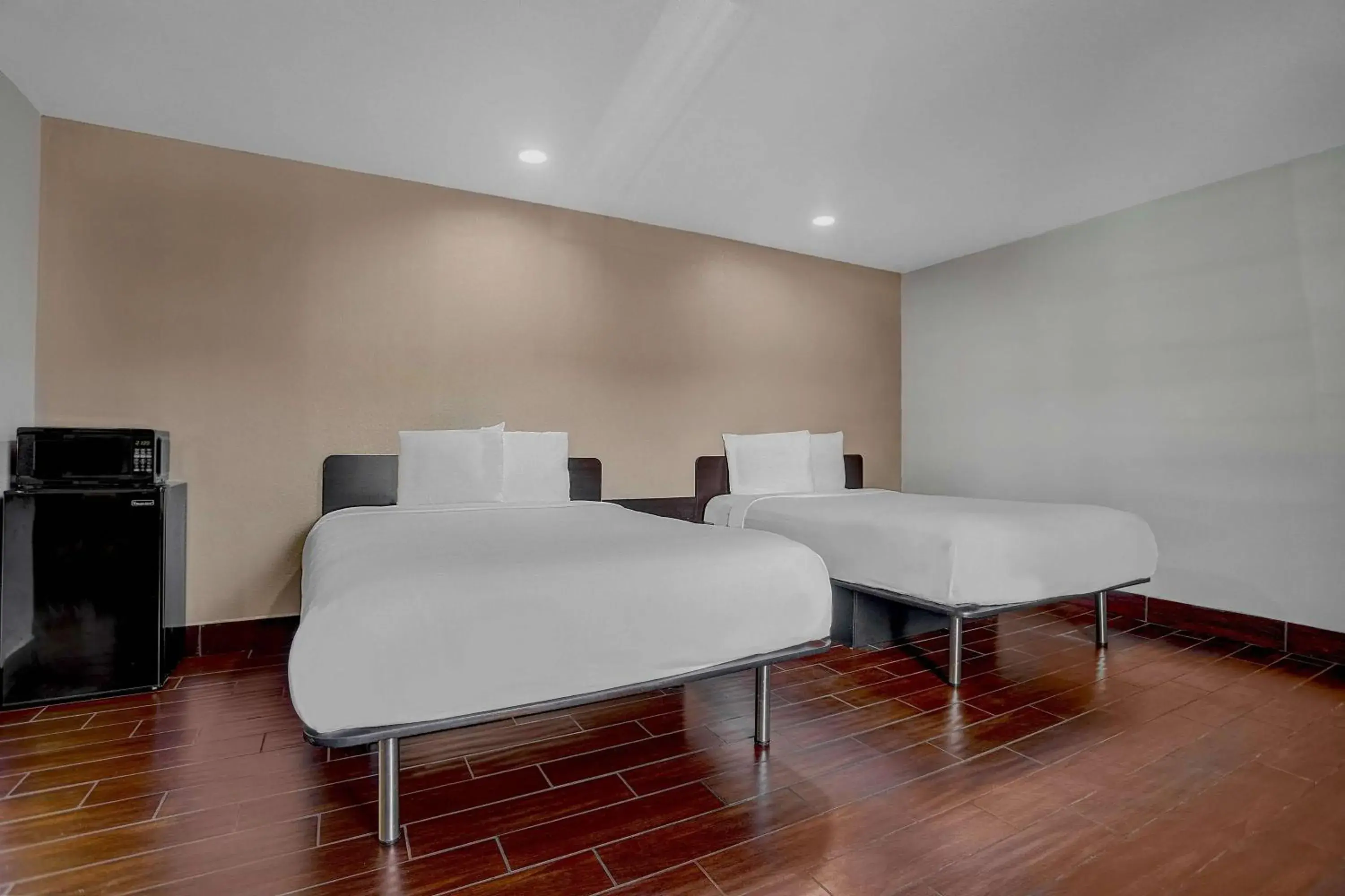 Photo of the whole room in Motel 6-Ukiah, CA - North Photo of the whole room in Motel 6-Ukiah, CA - North