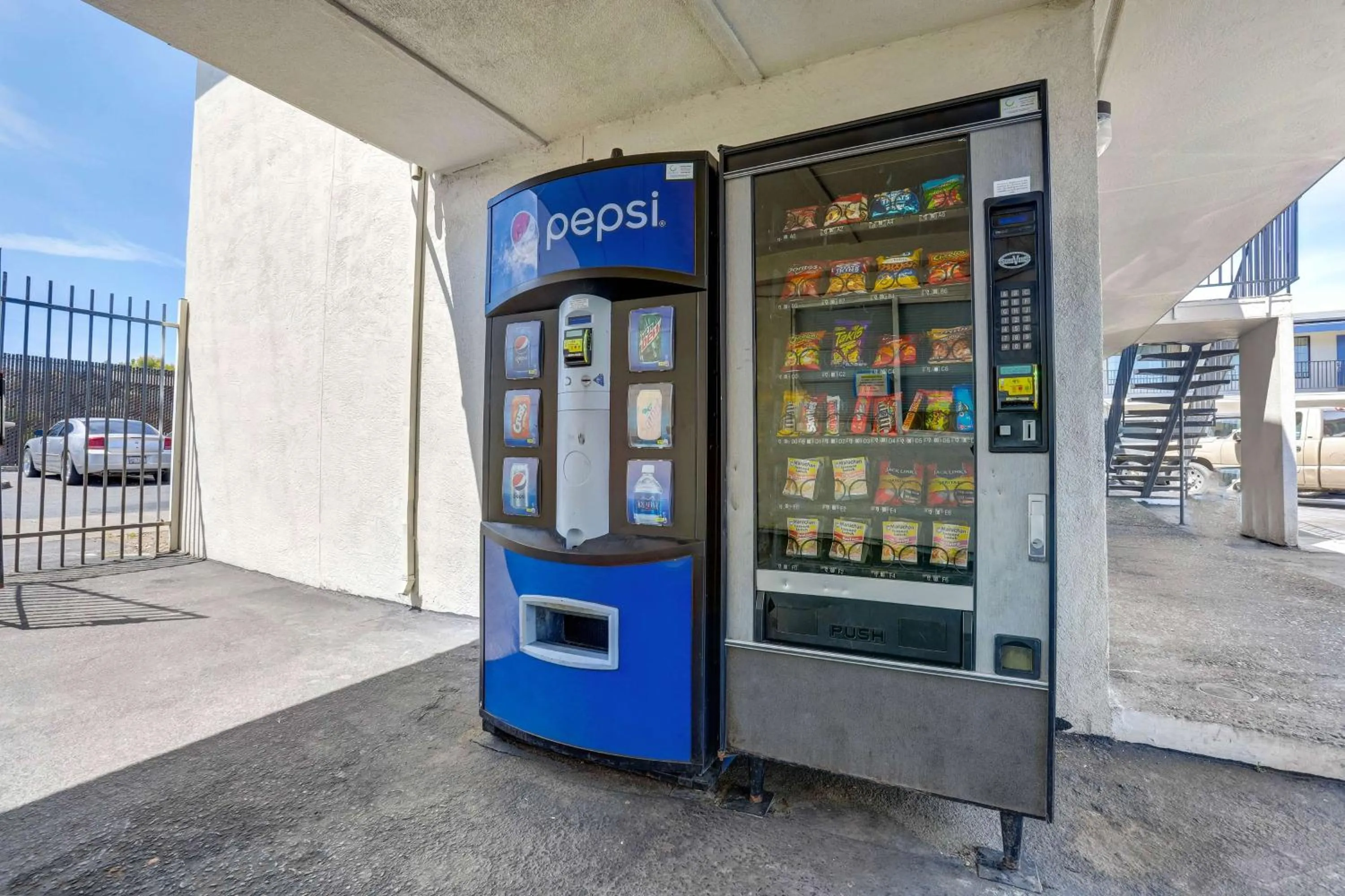 vending machine in Motel 6-Ukiah, CA - North