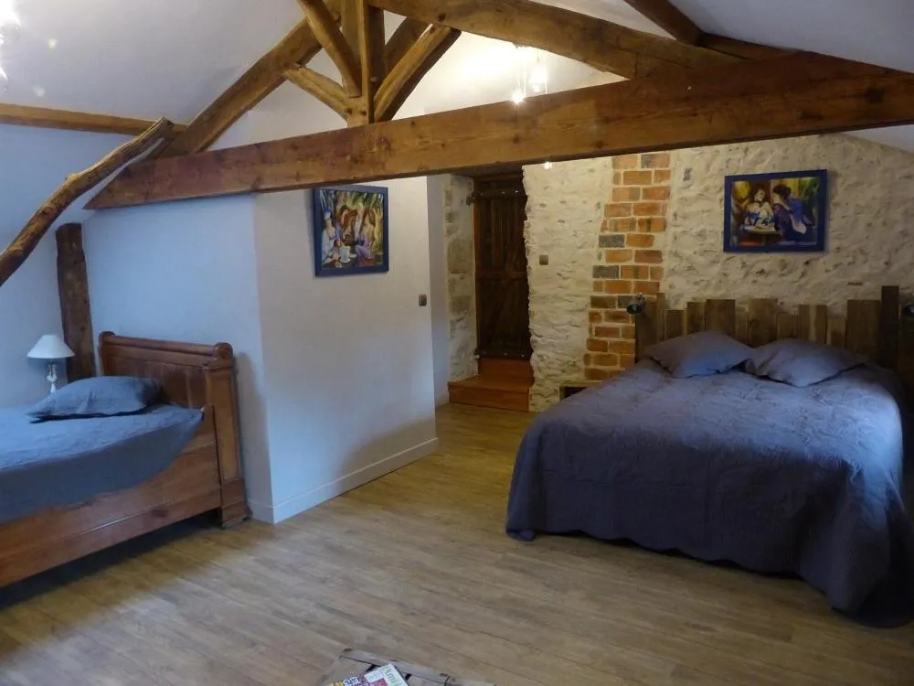 Photo of the whole room, Bed in La petite Vallee