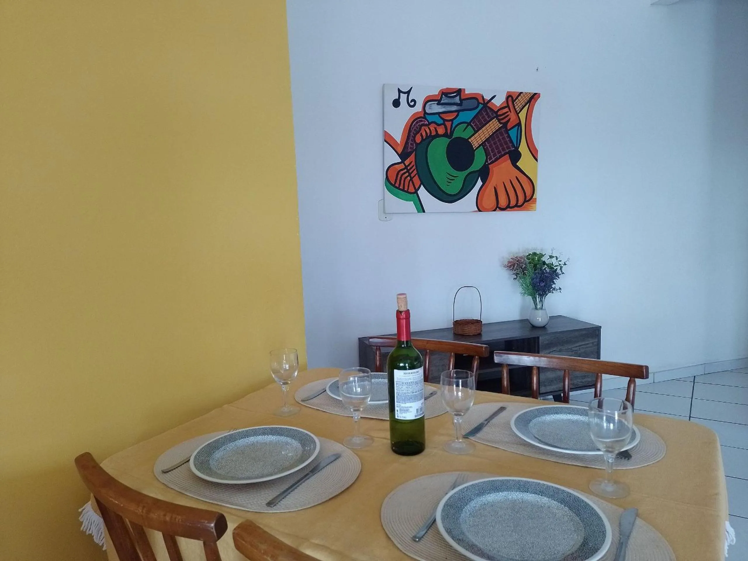 Living room in ECONOMICS- Amplo, Ventilado e Aconchegante