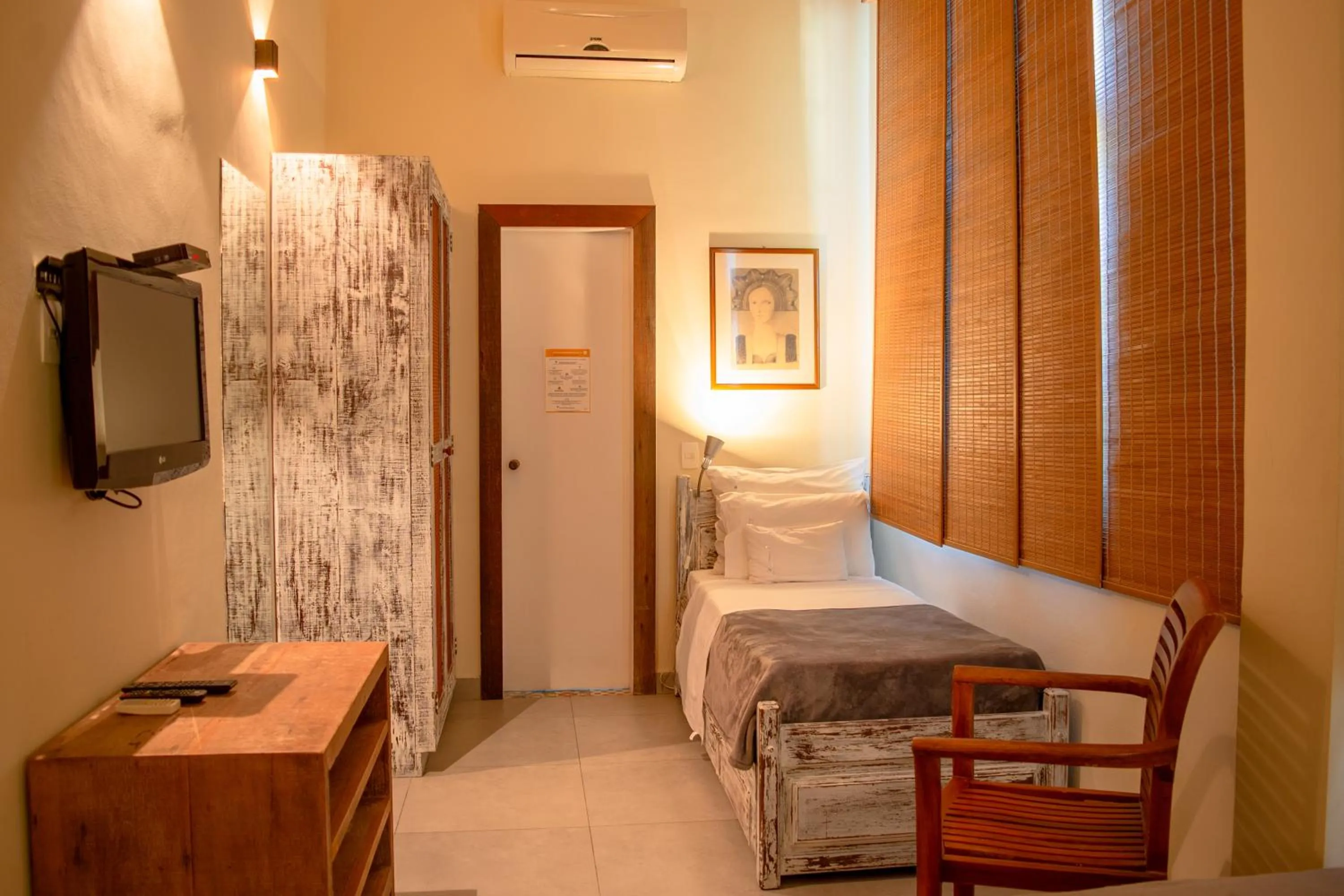 Photo of the whole room, Bed in Pousada da Cyssa