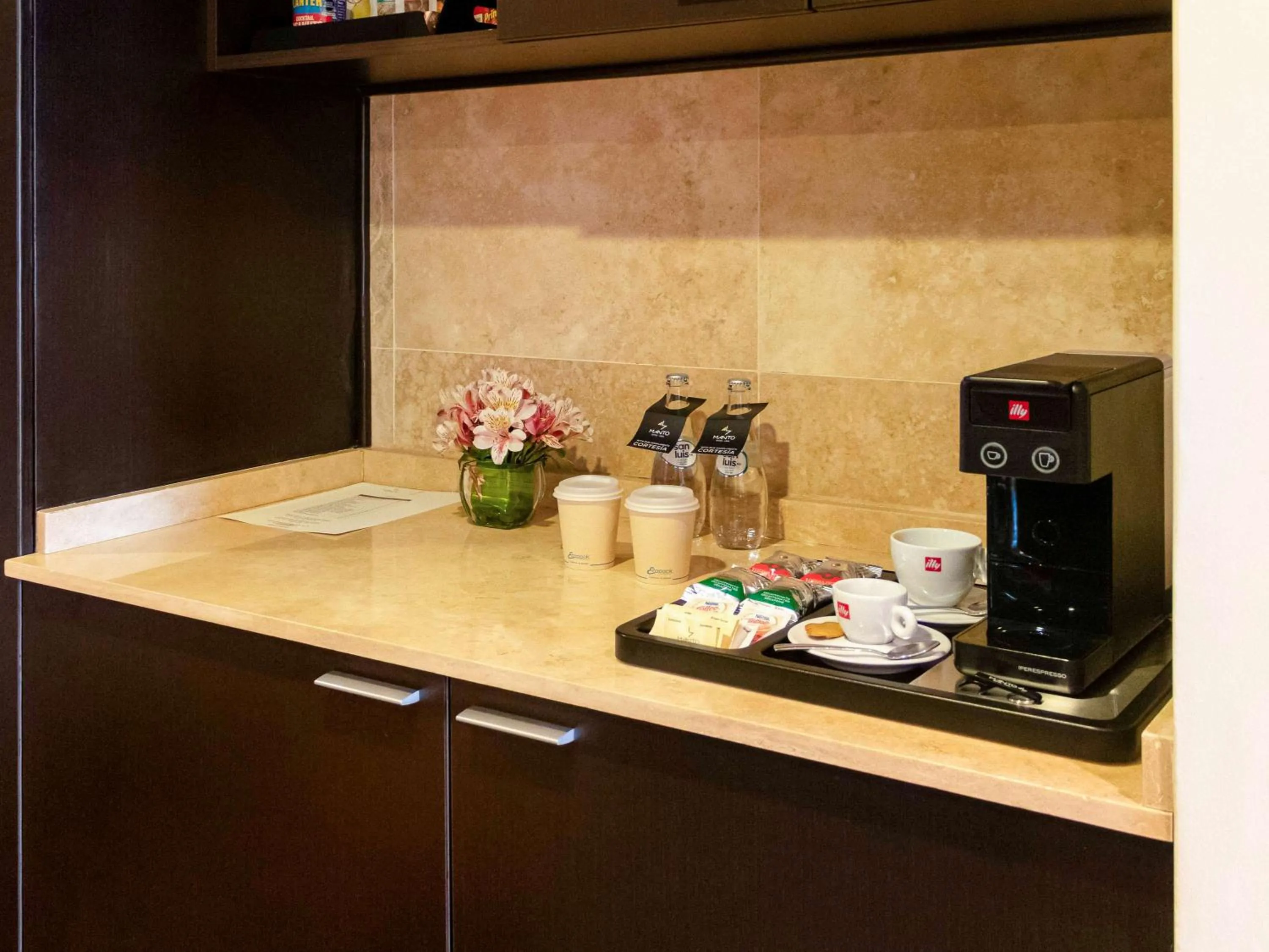 Photo of the whole room in Manto Hotel Lima - MGallery Collection