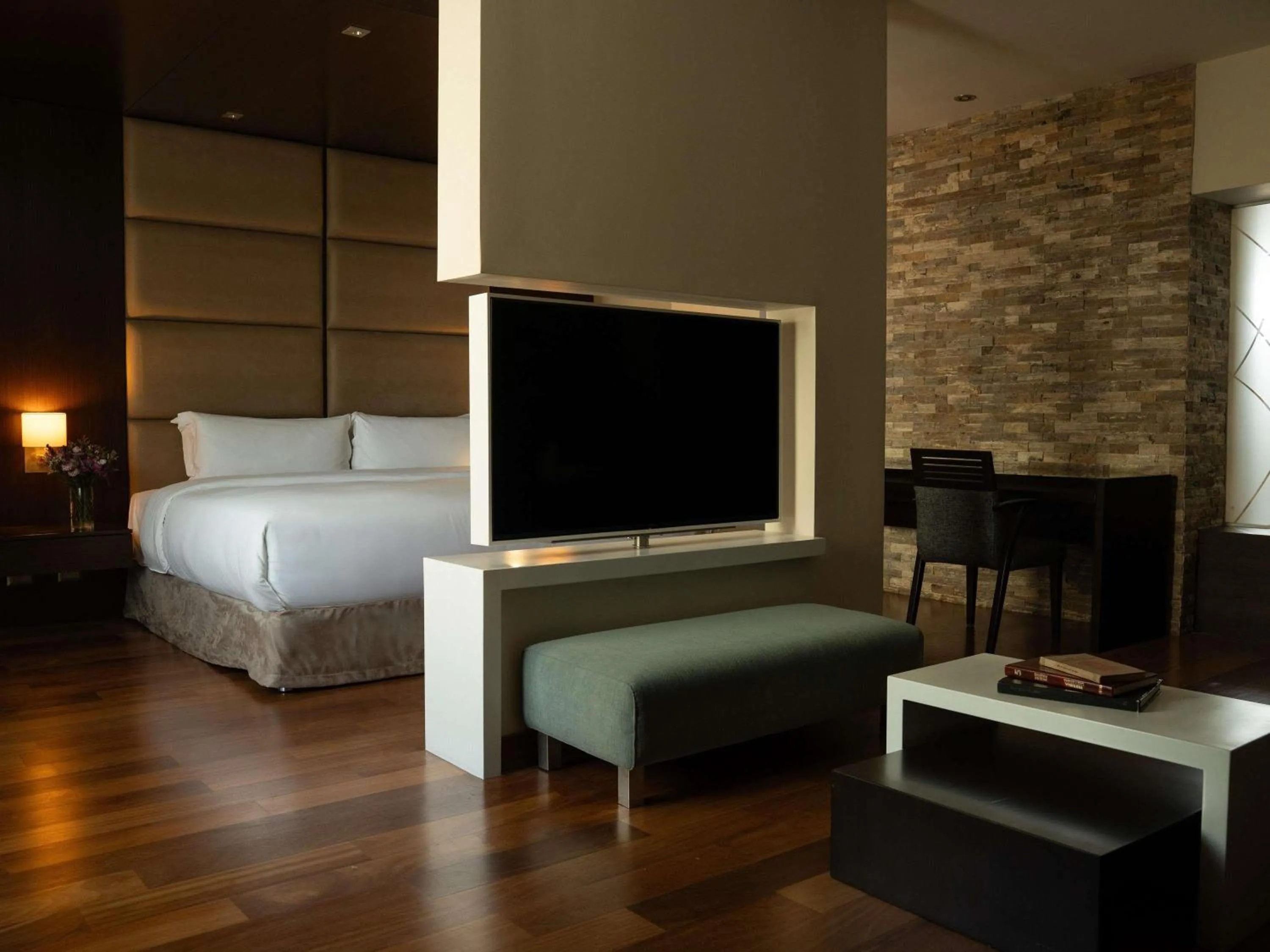 Bedroom, Bed in Manto Hotel Lima - MGallery Collection
