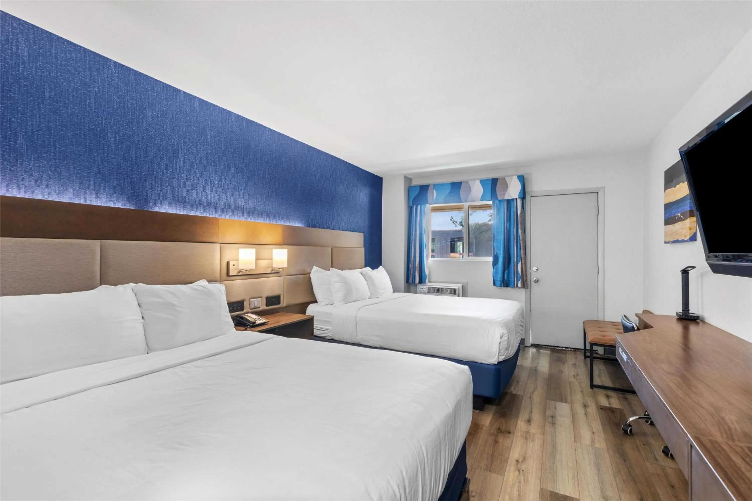 Bedroom, Bed in SureStay Plus Hotel by Best Western Mammoth Lakes