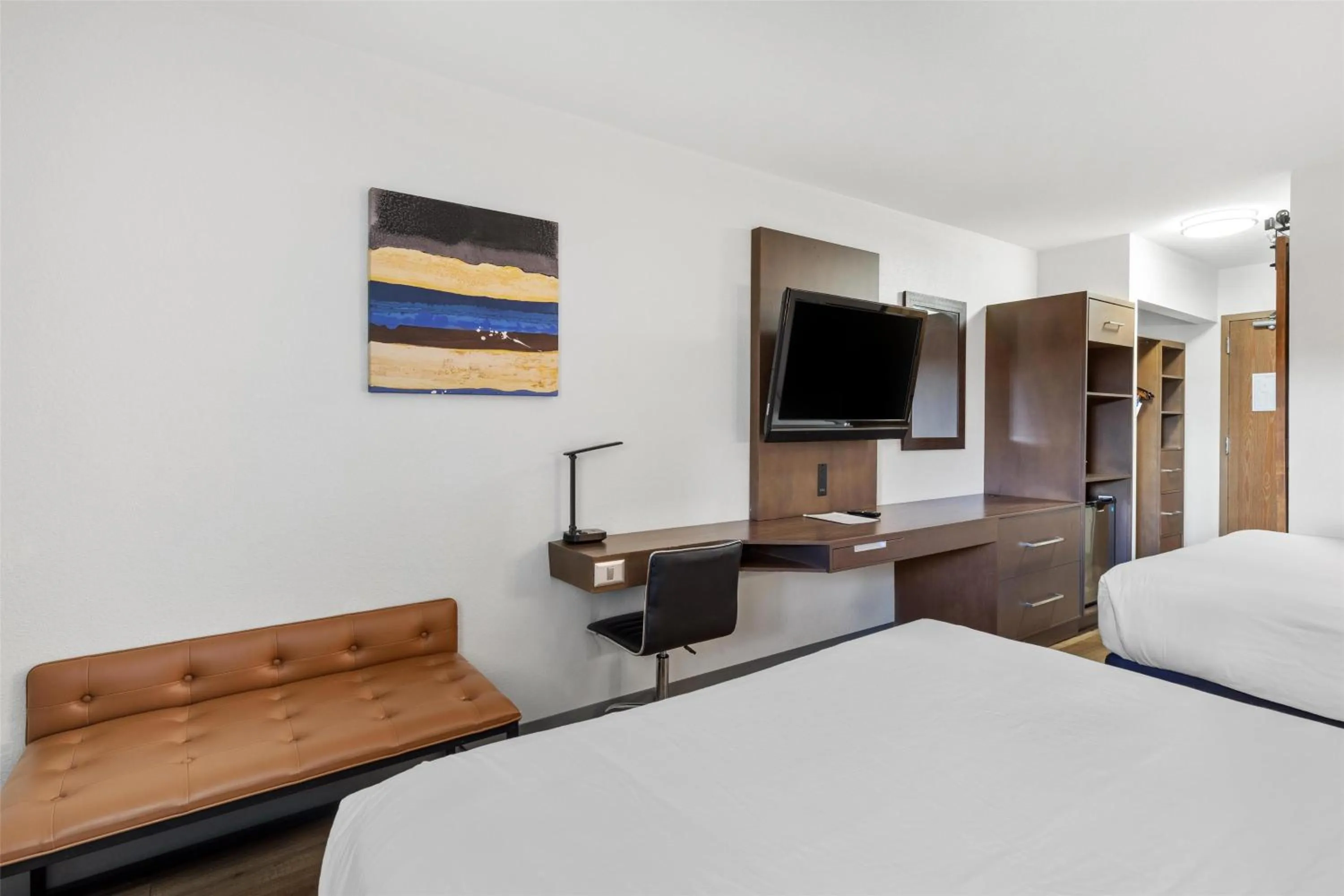 Bedroom, Bed in SureStay Plus Hotel by Best Western Mammoth Lakes