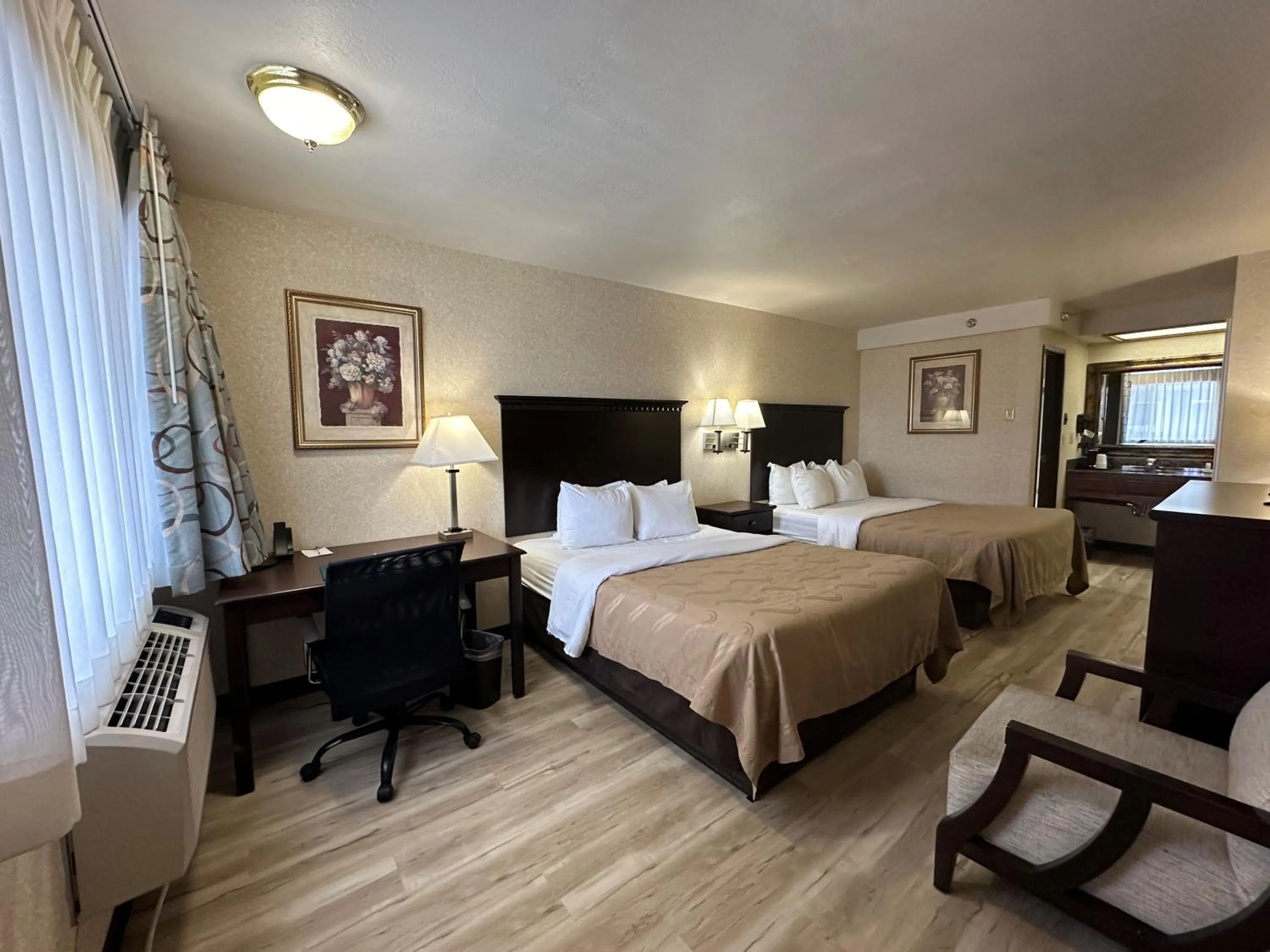 Bed in Wingate by Wyndham Gunnison Near Western Colorado University