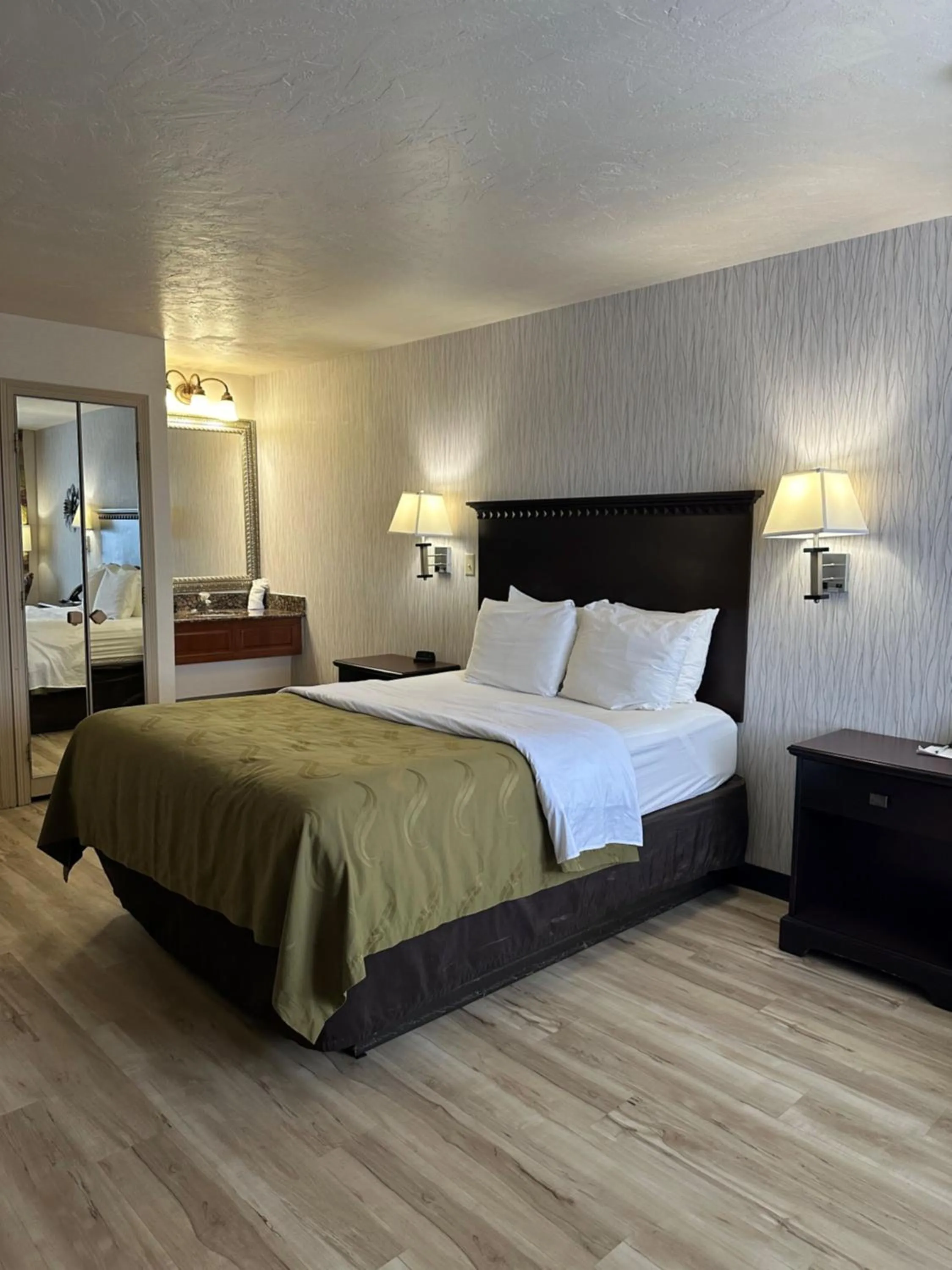 Bed in Wingate by Wyndham Gunnison Near Western Colorado University