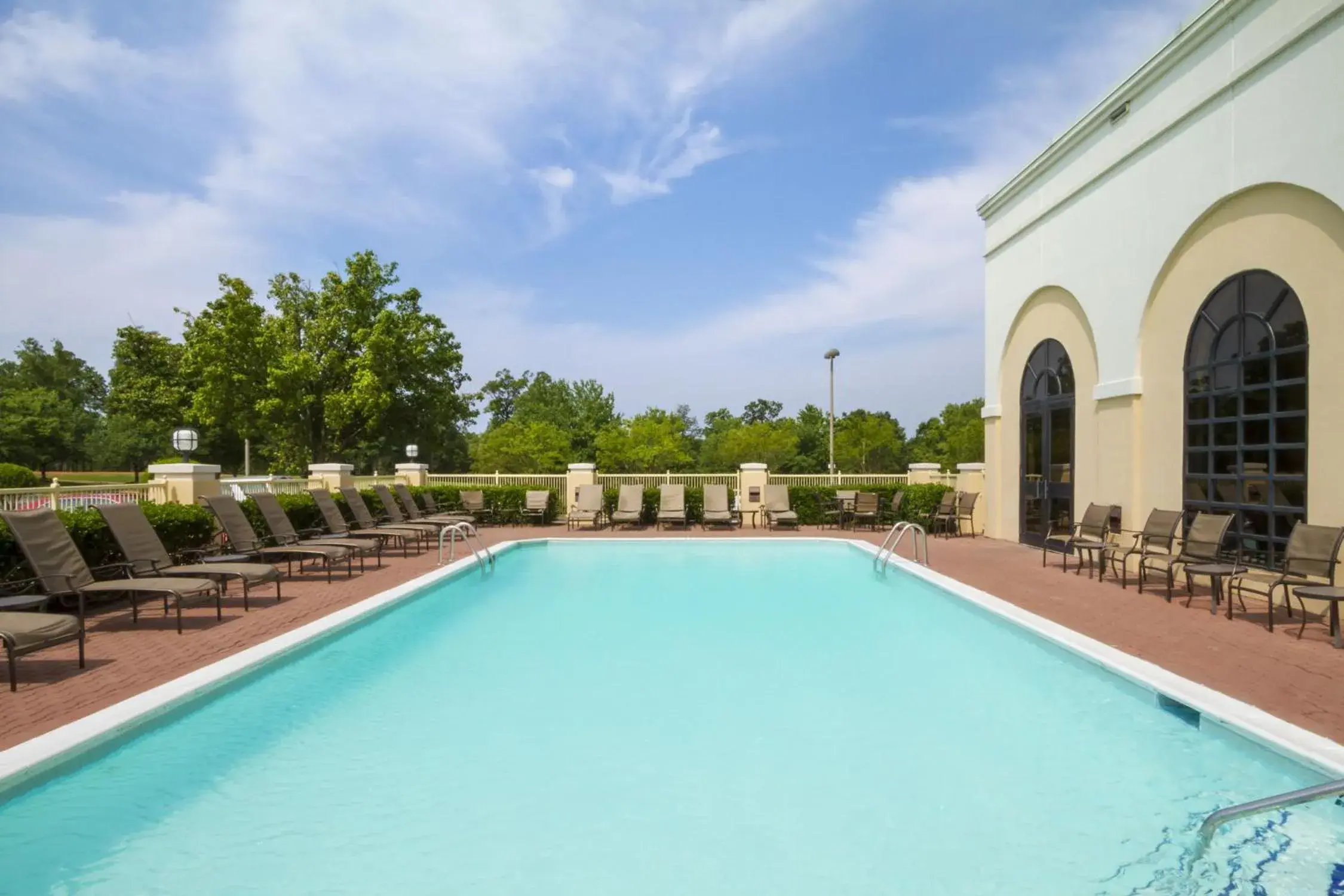 Swimming pool in Embassy Suites Greenville Golf Resort & Conference Center Swimming pool in Embassy Suites Greenville Golf Resort & Conference Center