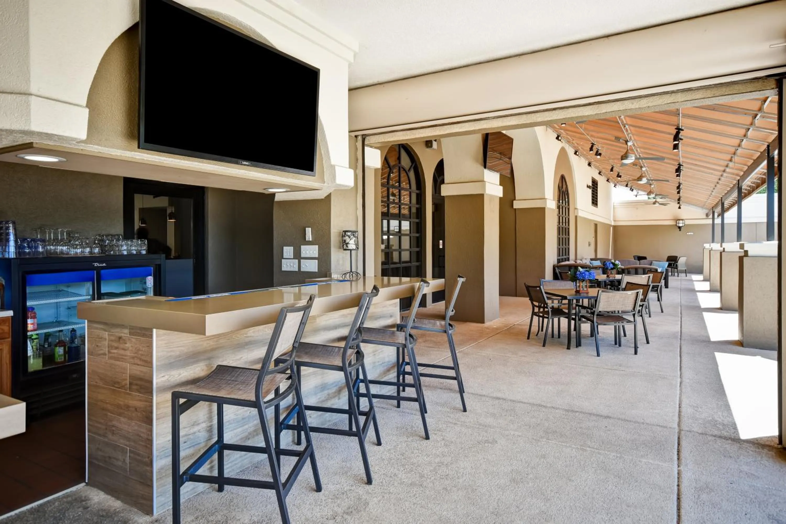 Patio in Embassy Suites Greenville Golf Resort & Conference Center