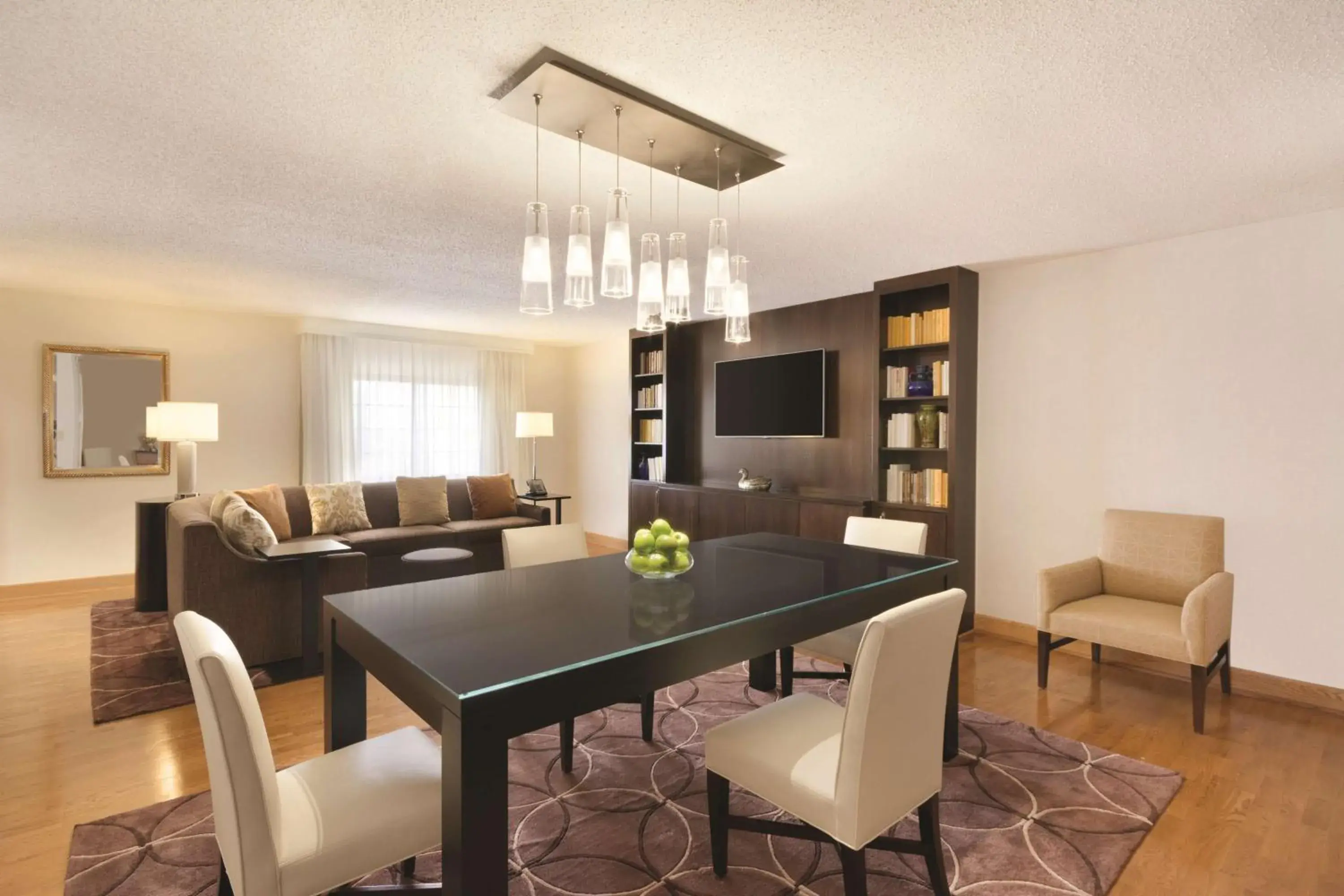 Living room in Embassy Suites Greenville Golf Resort & Conference Center Living room in Embassy Suites Greenville Golf Resort & Conference Center