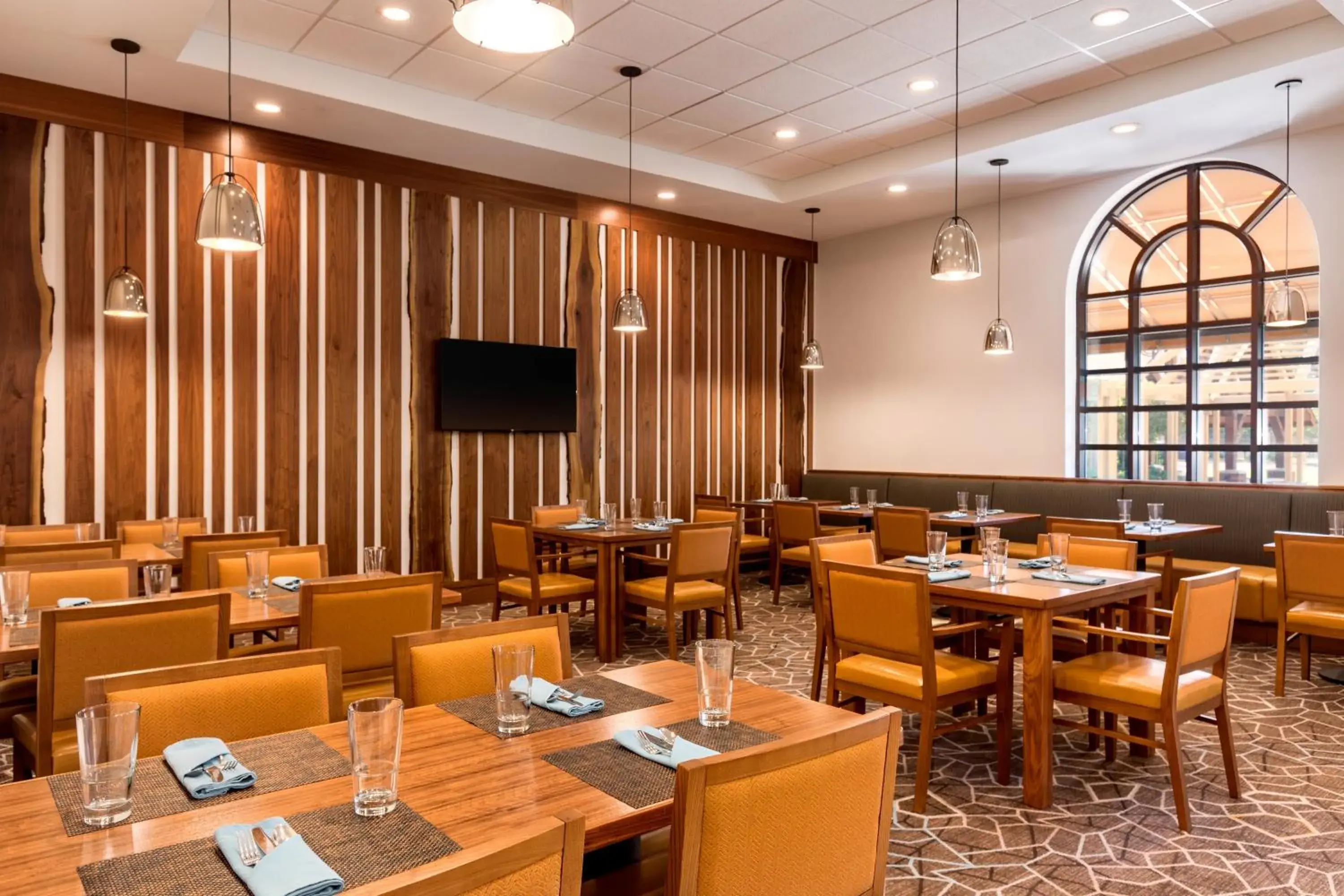 Restaurant/places to eat in Embassy Suites Greenville Golf Resort & Conference Center Restaurant/places to eat in Embassy Suites Greenville Golf Resort & Conference Center