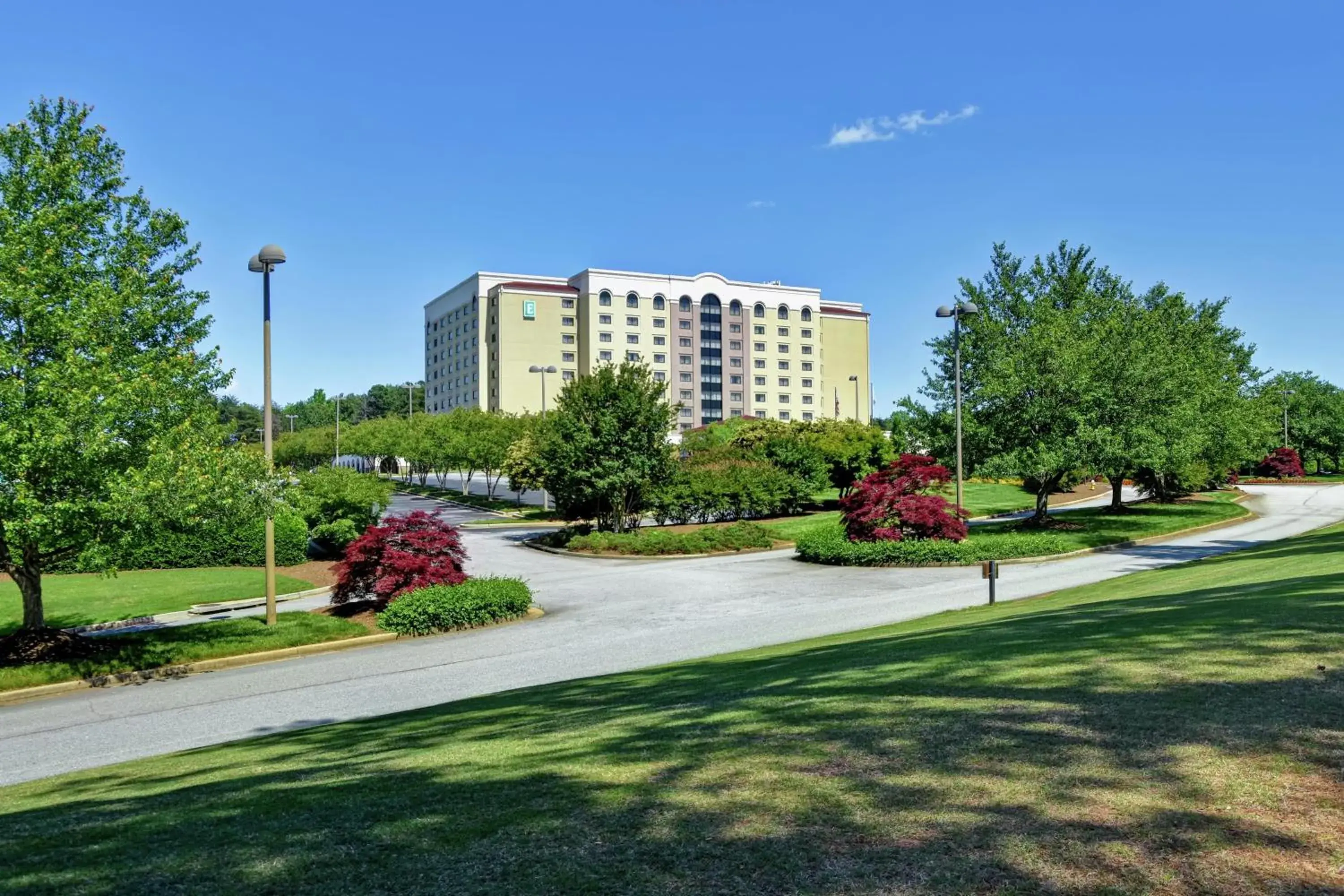Property building in Embassy Suites Greenville Golf Resort & Conference Center Property building in Embassy Suites Greenville Golf Resort & Conference Center