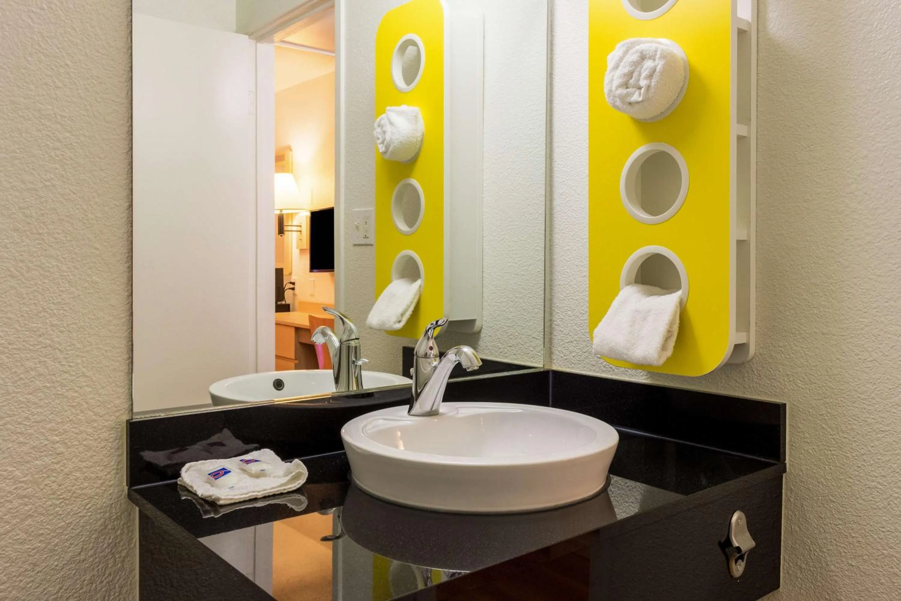 Bathroom in Motel 6-Mojave, CA - Airport