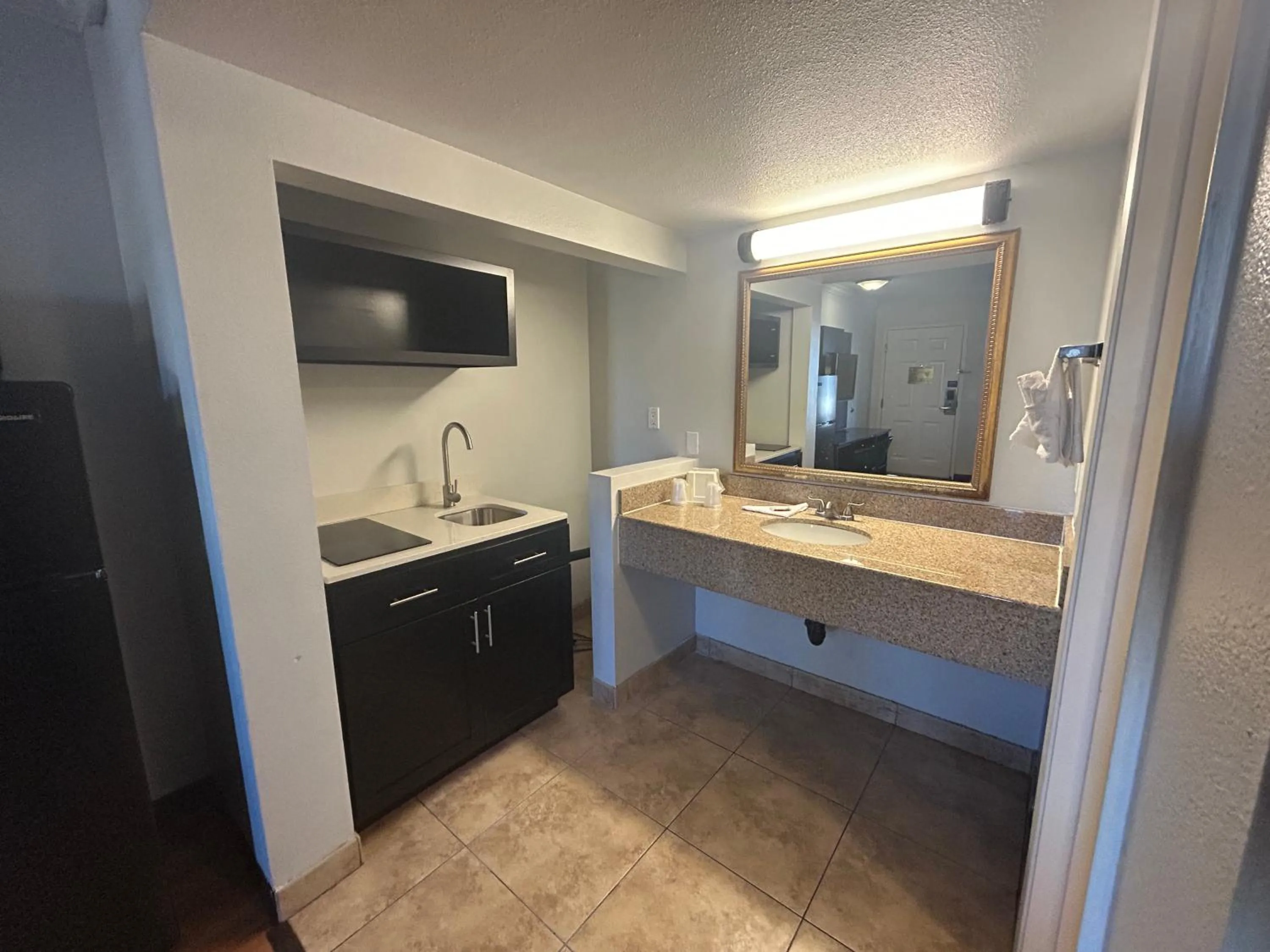 Bathroom in Studio 6 Mojave, CA - Airport