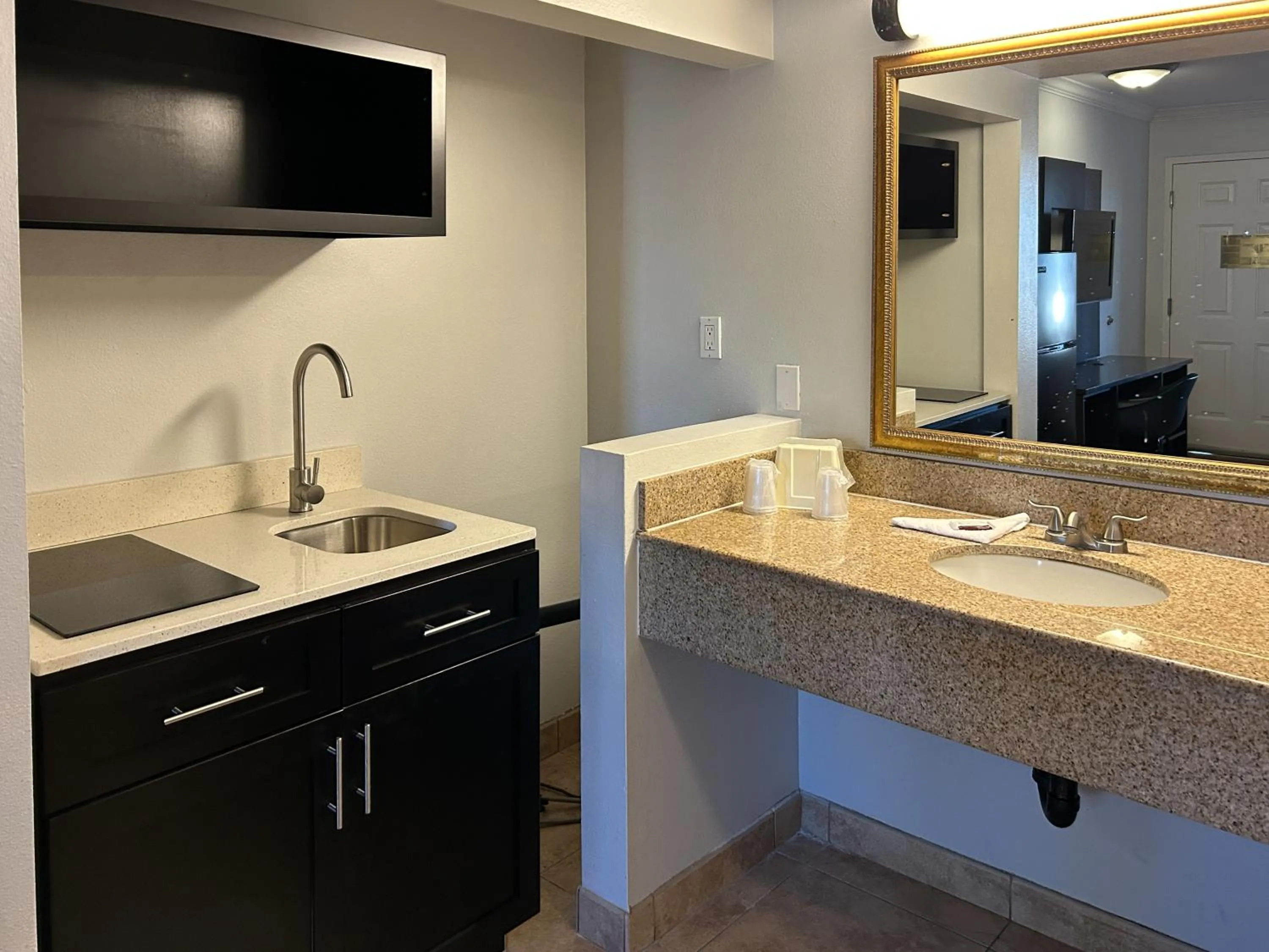 Bathroom in Studio 6 Mojave, CA - Airport