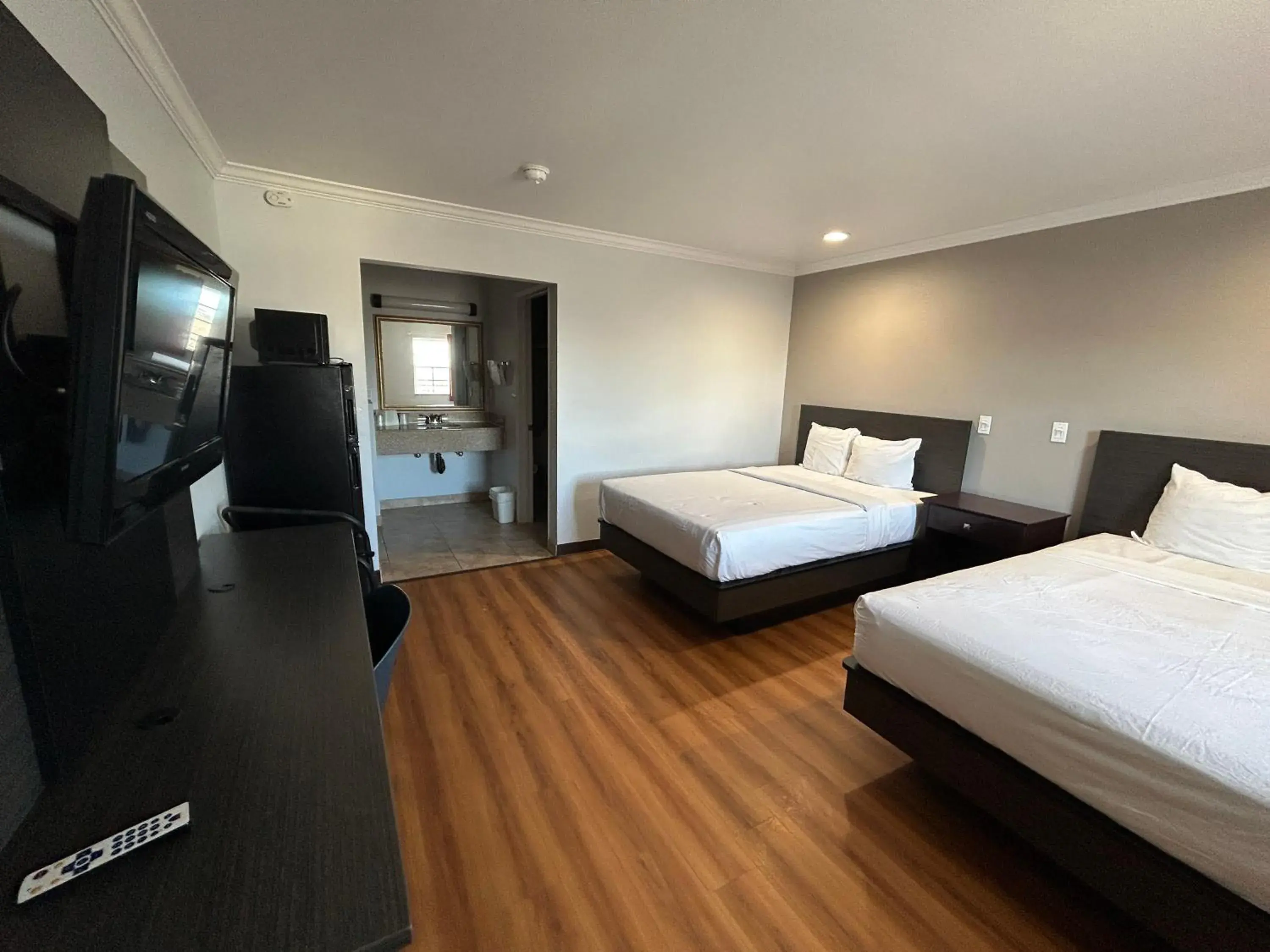 Bed in Studio 6 Mojave, CA - Airport Bed in Studio 6 Mojave, CA - Airport