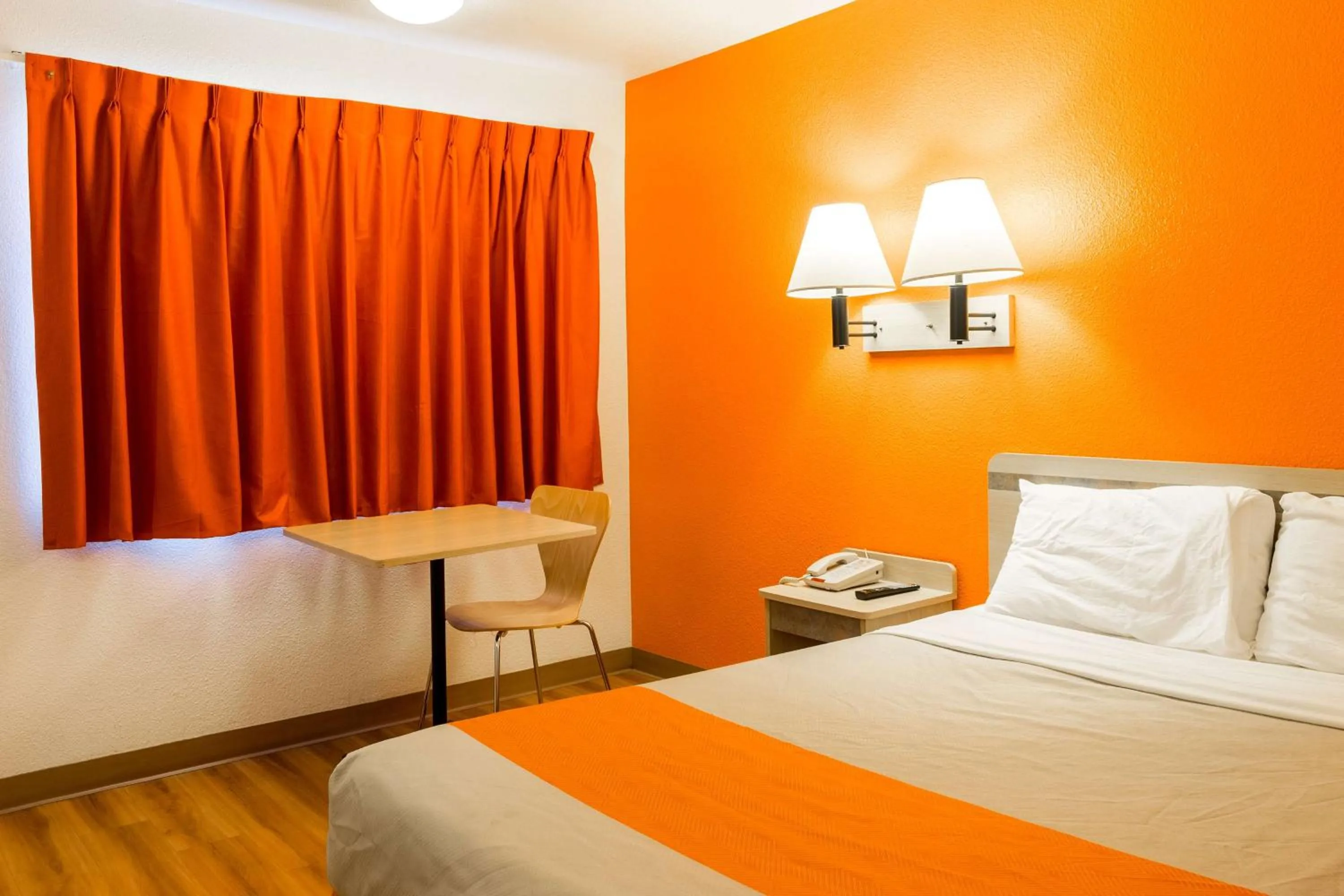 Bedroom, Bed in Motel 6-Mojave, CA - Airport