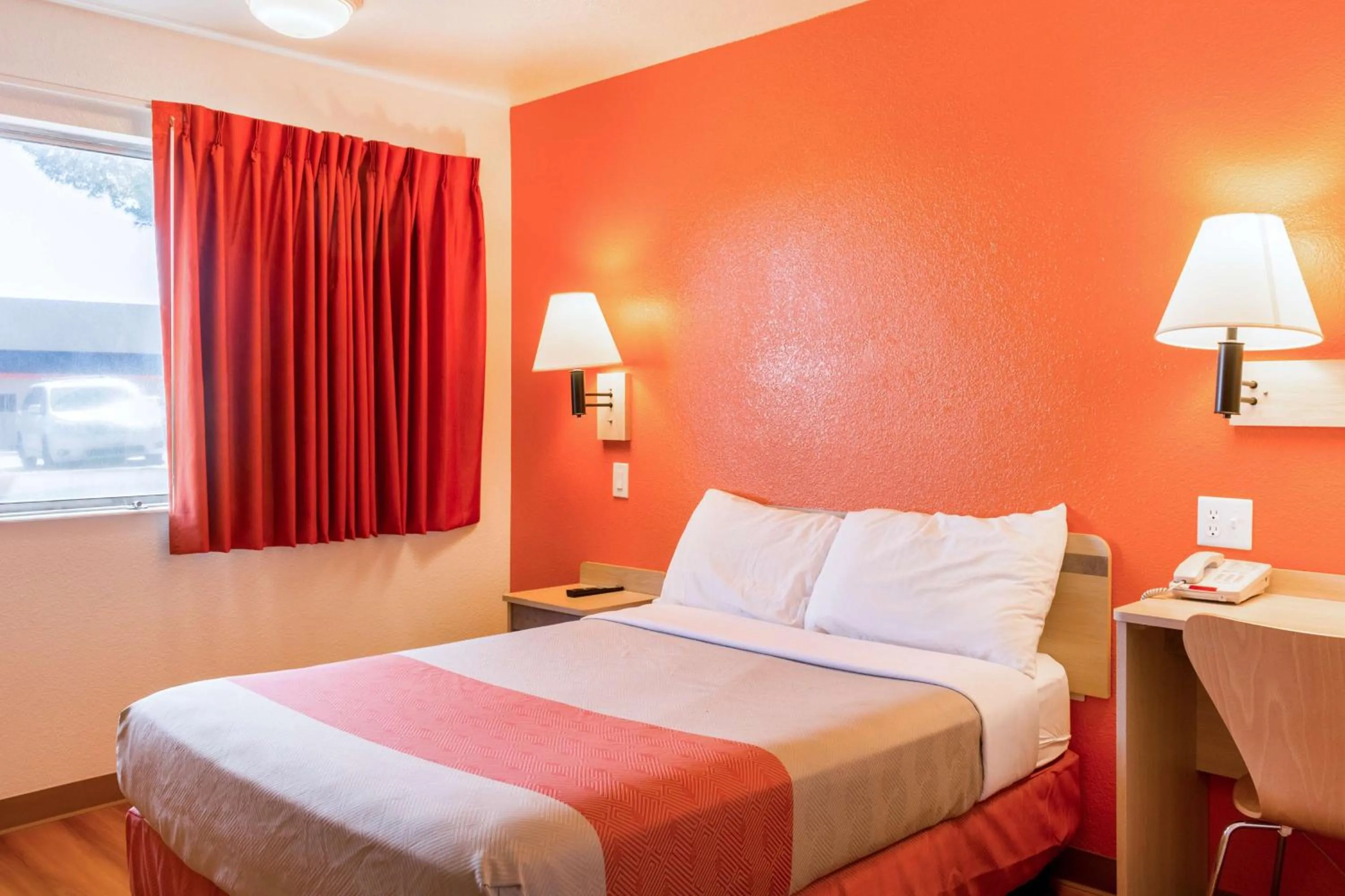 Bedroom, Bed in Motel 6-Mojave, CA - Airport