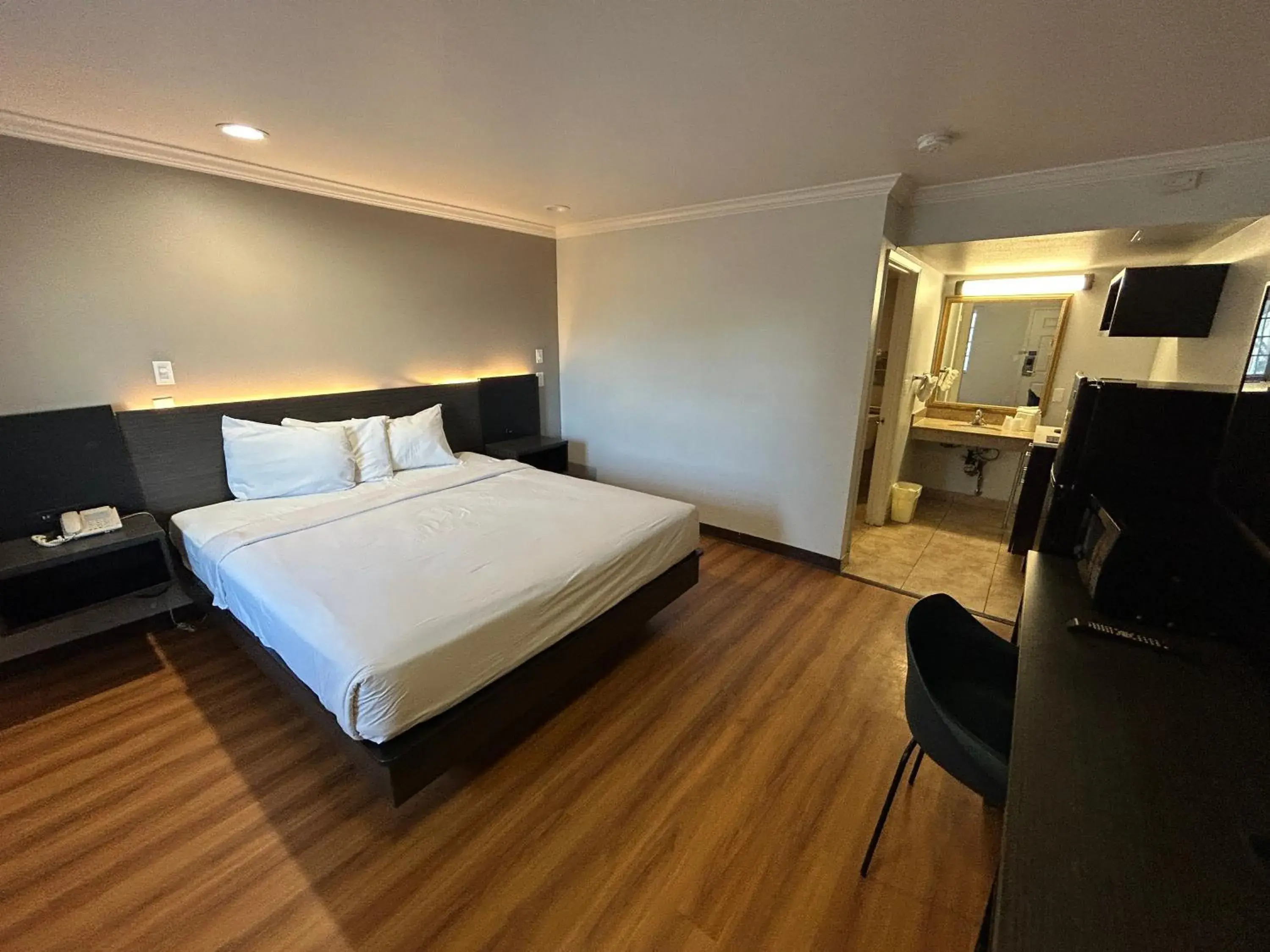 Bed in Studio 6 Mojave, CA - Airport Bed in Studio 6 Mojave, CA - Airport