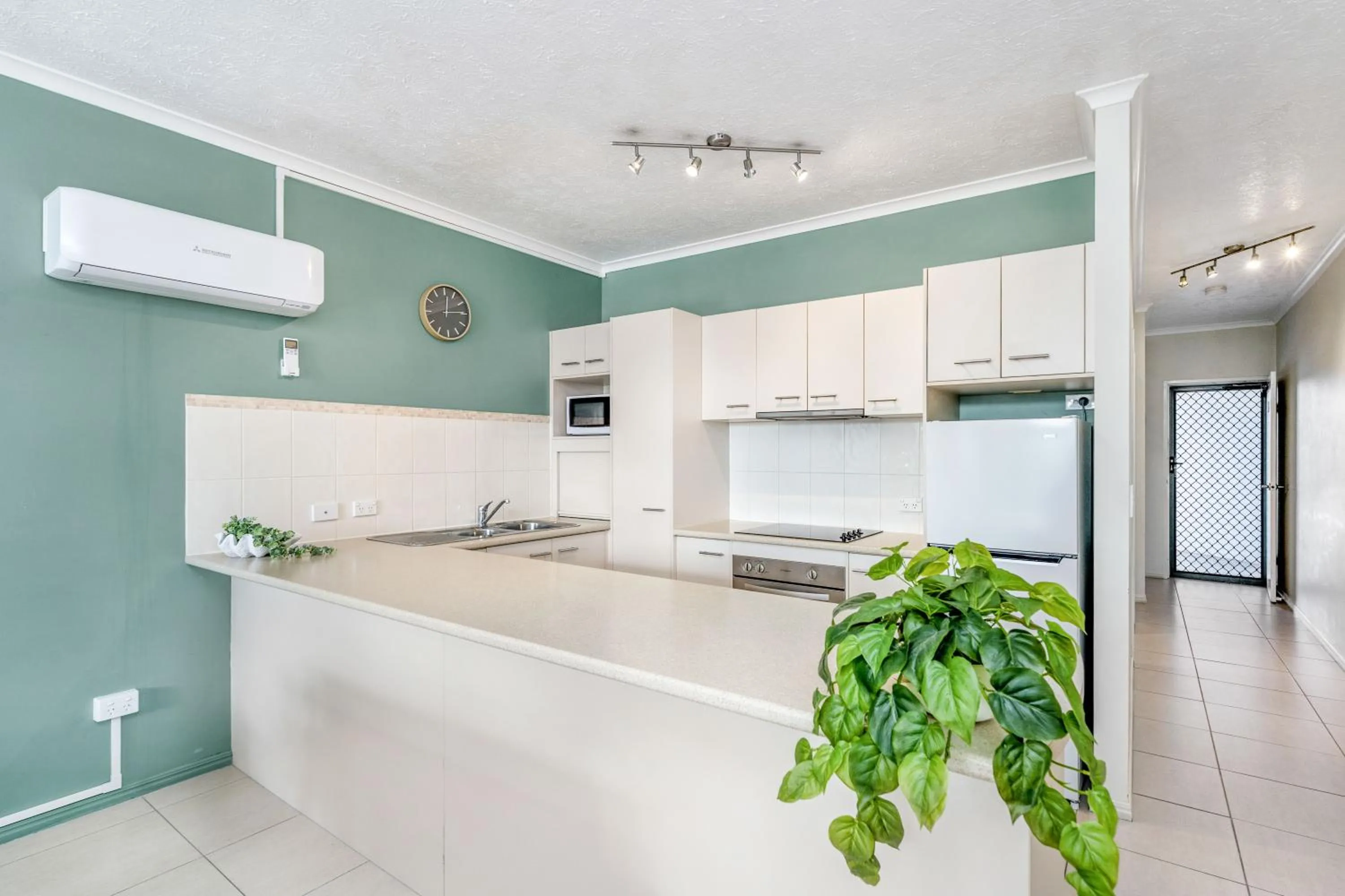 Kitchen or kitchenette in Shelly Bay Resort