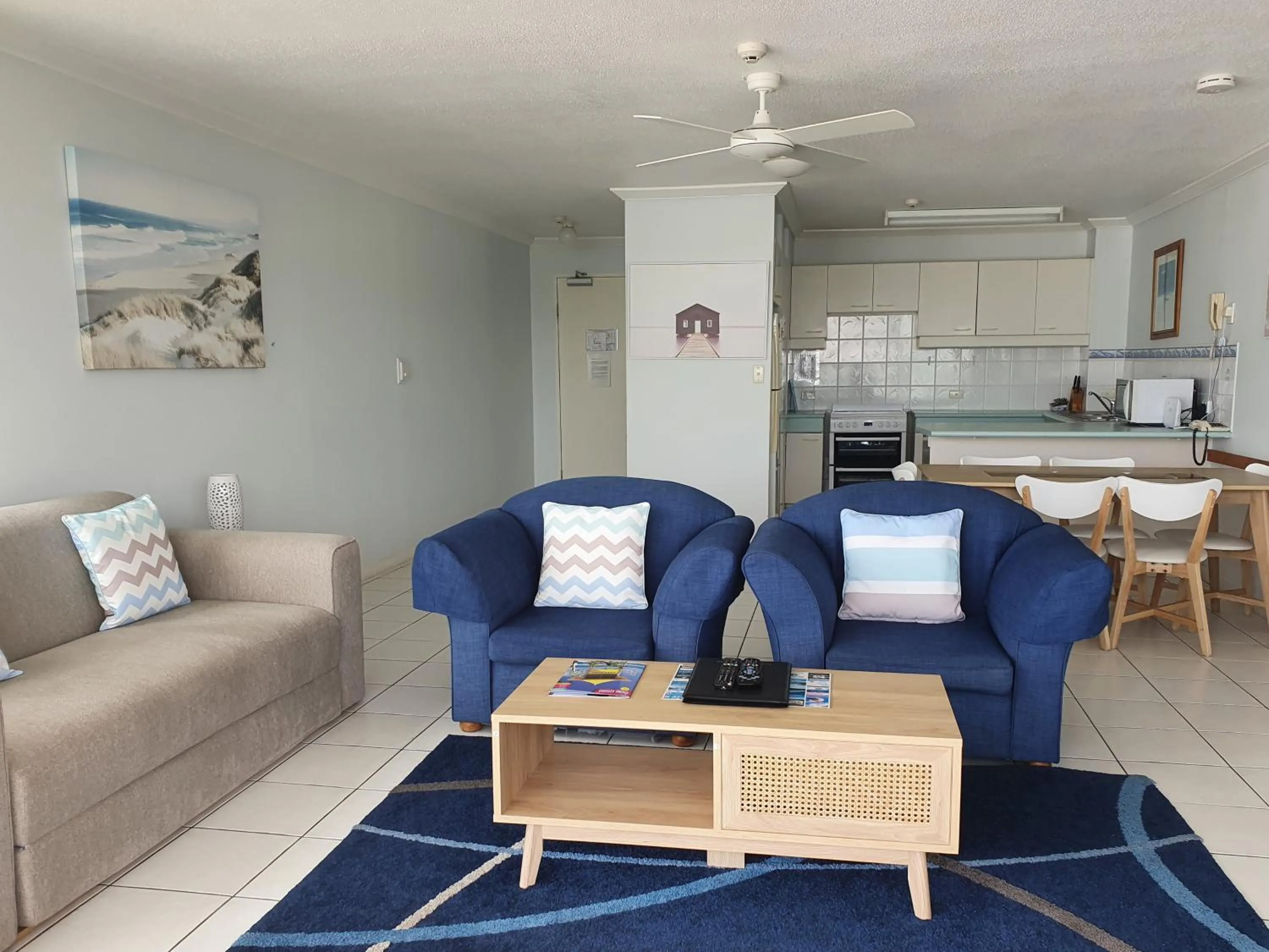 Kitchen or kitchenette in Pacific Surf Absolute Beachfront Apartments