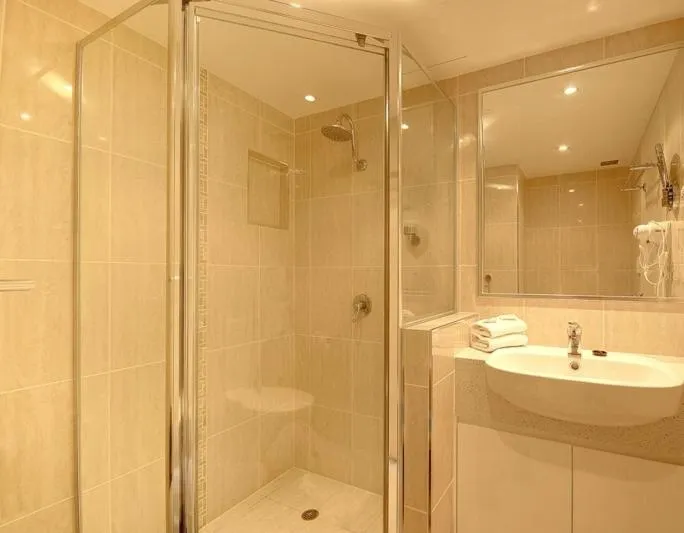 Bathroom in Pacific Surf Absolute Beachfront Apartments