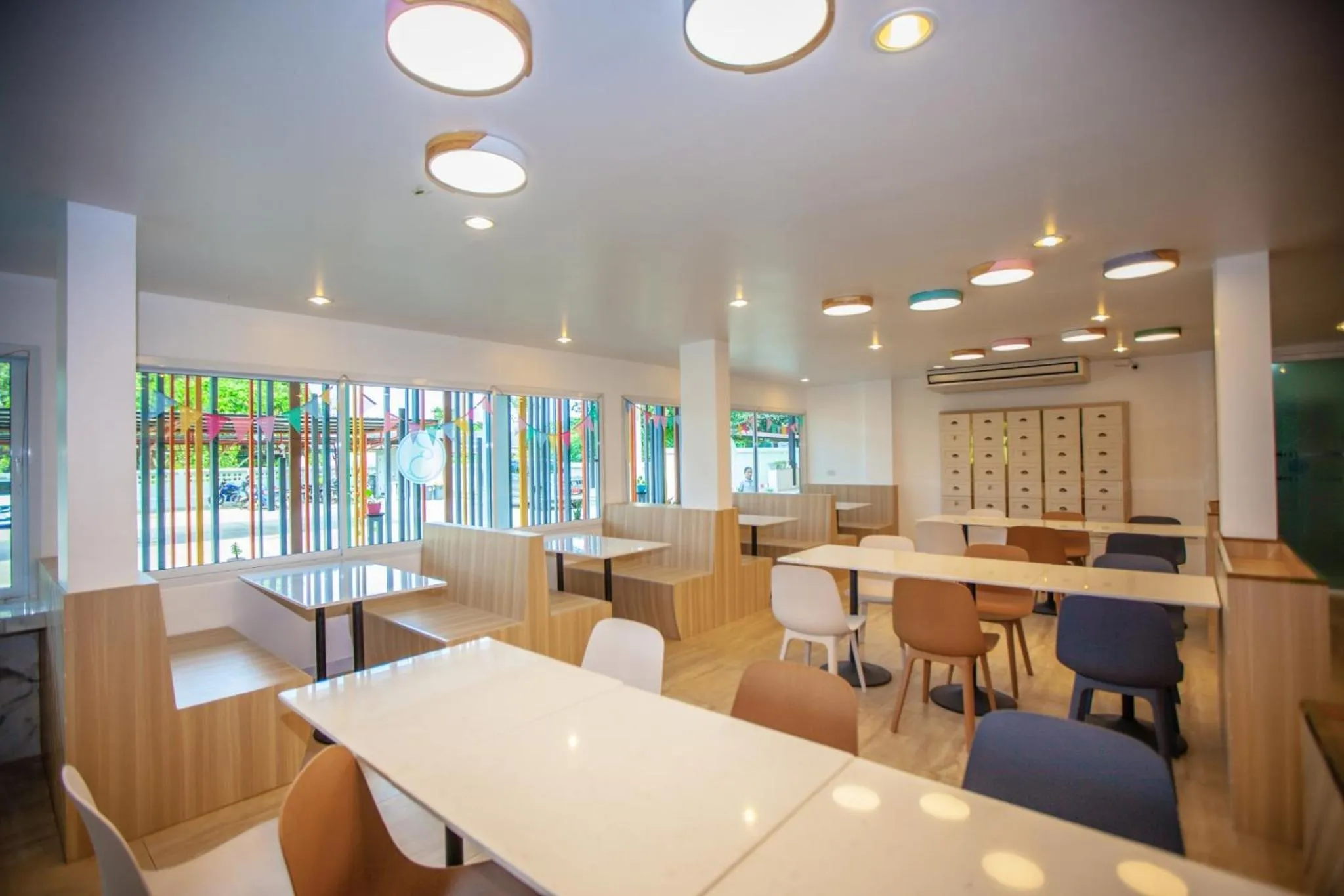 Restaurant/places to eat in iRabbit Hotel