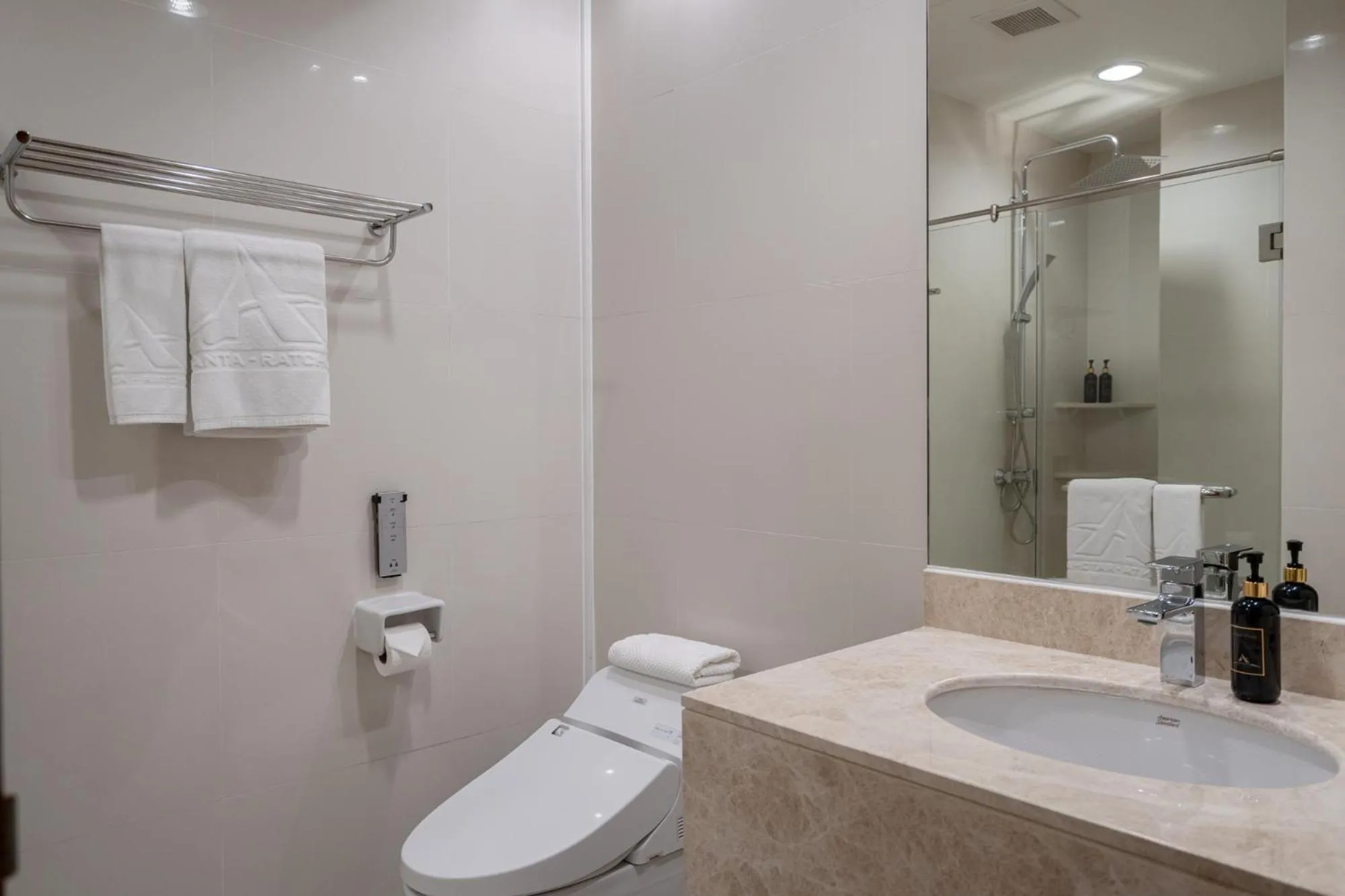 Bathroom in Amanta Hotel & Residence Ratchada
