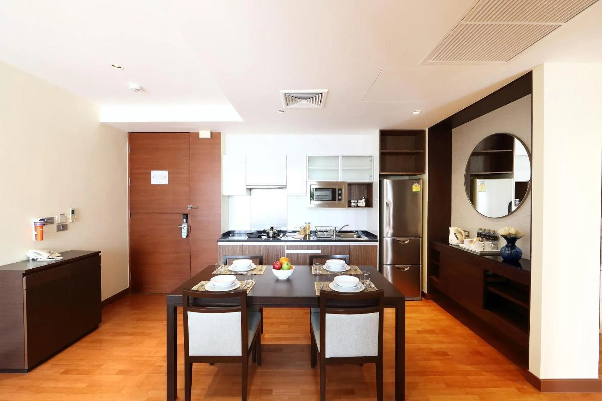 Kitchen or kitchenette in Amanta Hotel & Residence Ratchada