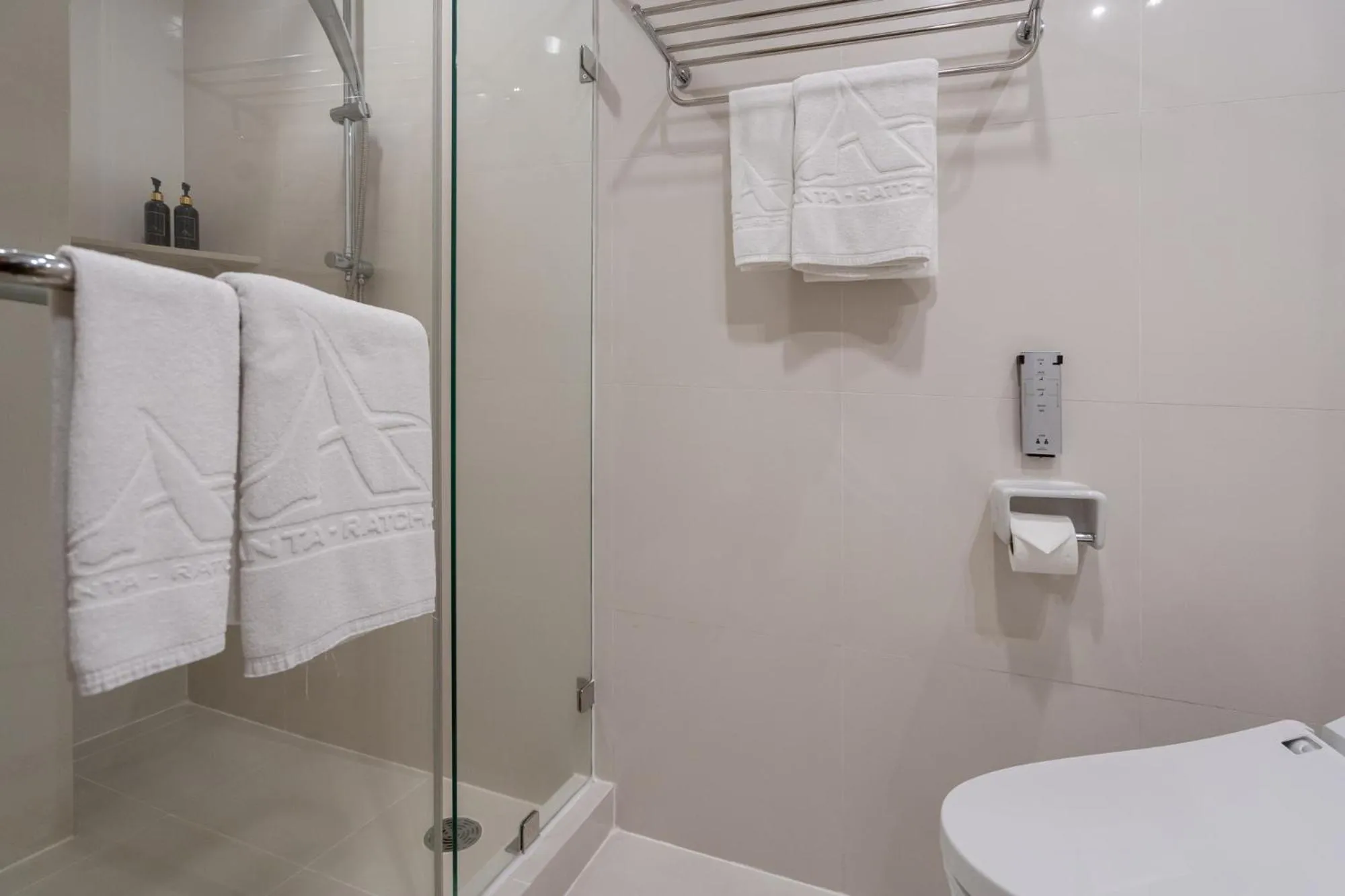 Shower in Amanta Hotel & Residence Ratchada